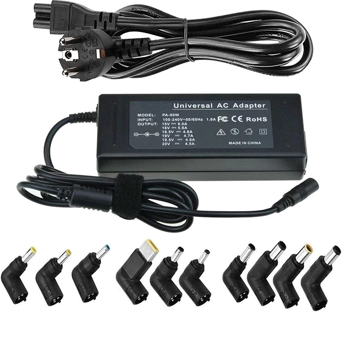 Een AC-adapter met meerdere connectortips. Het heeft een zwarte voedingssteen, een voedingskabel en diverse connectortypes. De adapter is gelabeld.