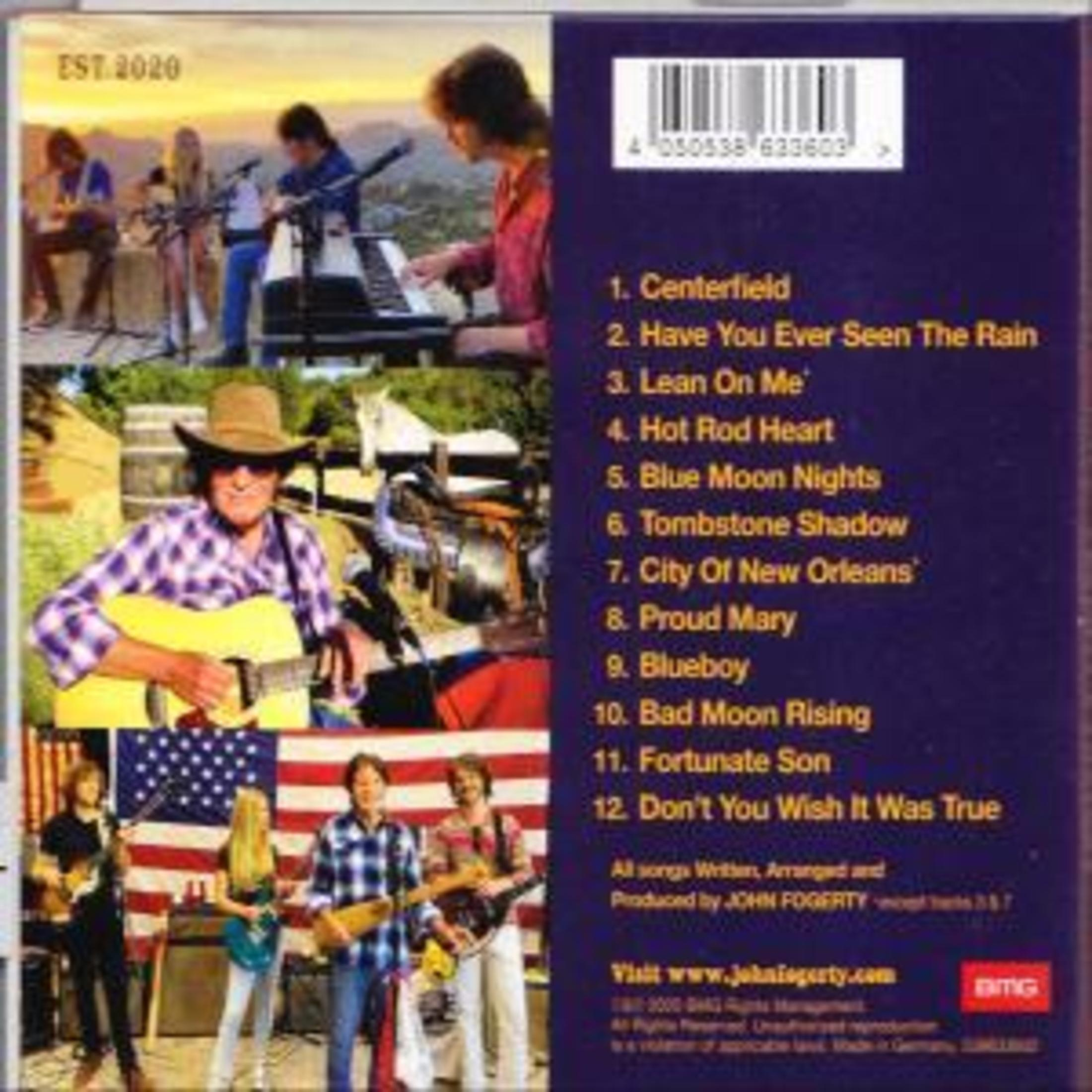 Albumcover mit Bandfotos und Titelliste. Enthält Musiker, die Instrumente spielen, und eine US-Flaggen-Kulisse.