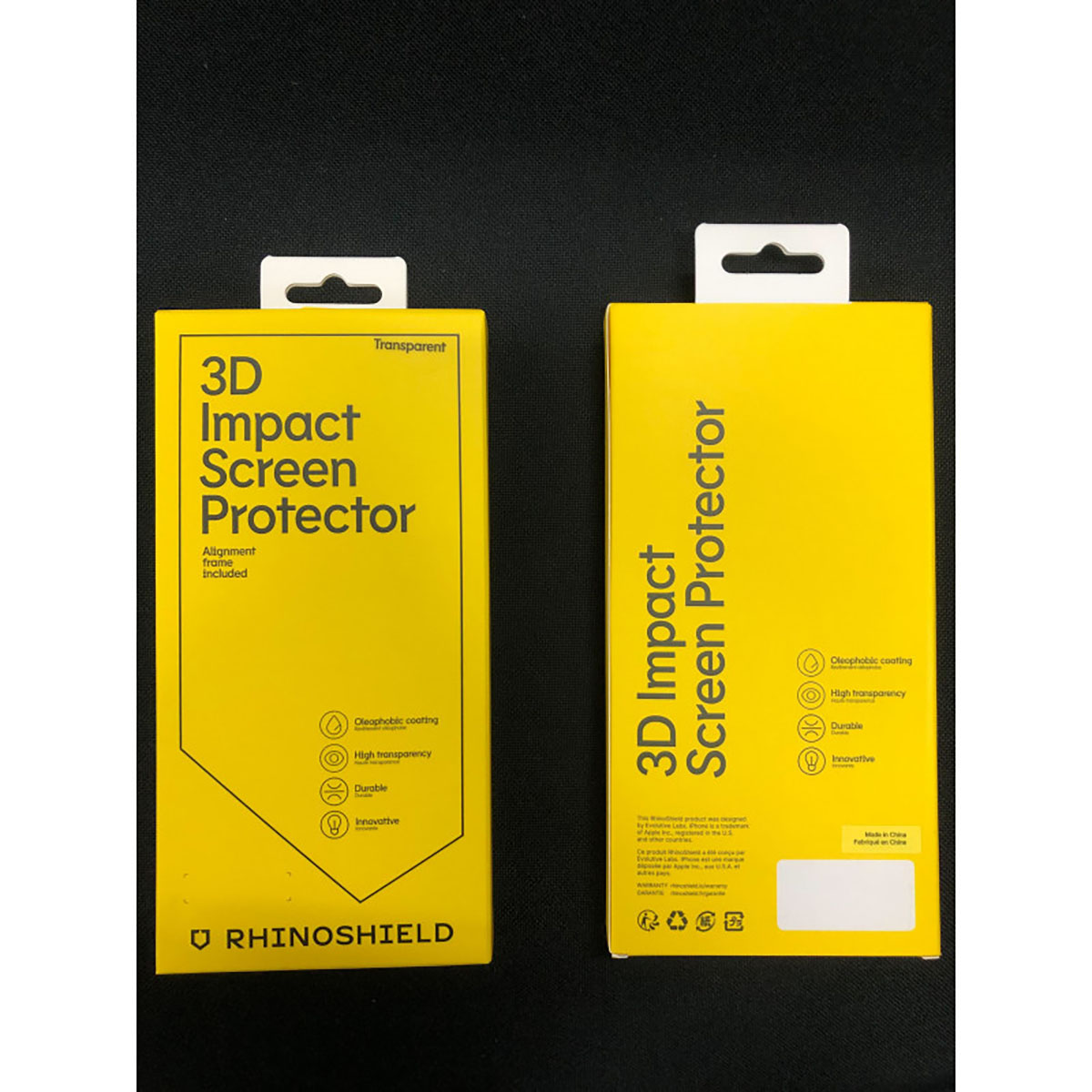 Twee gele dozen met witte hangers. Tekst op de dozen: '3D Impact Screen Protector'. Productdetails zijn ook zichtbaar.