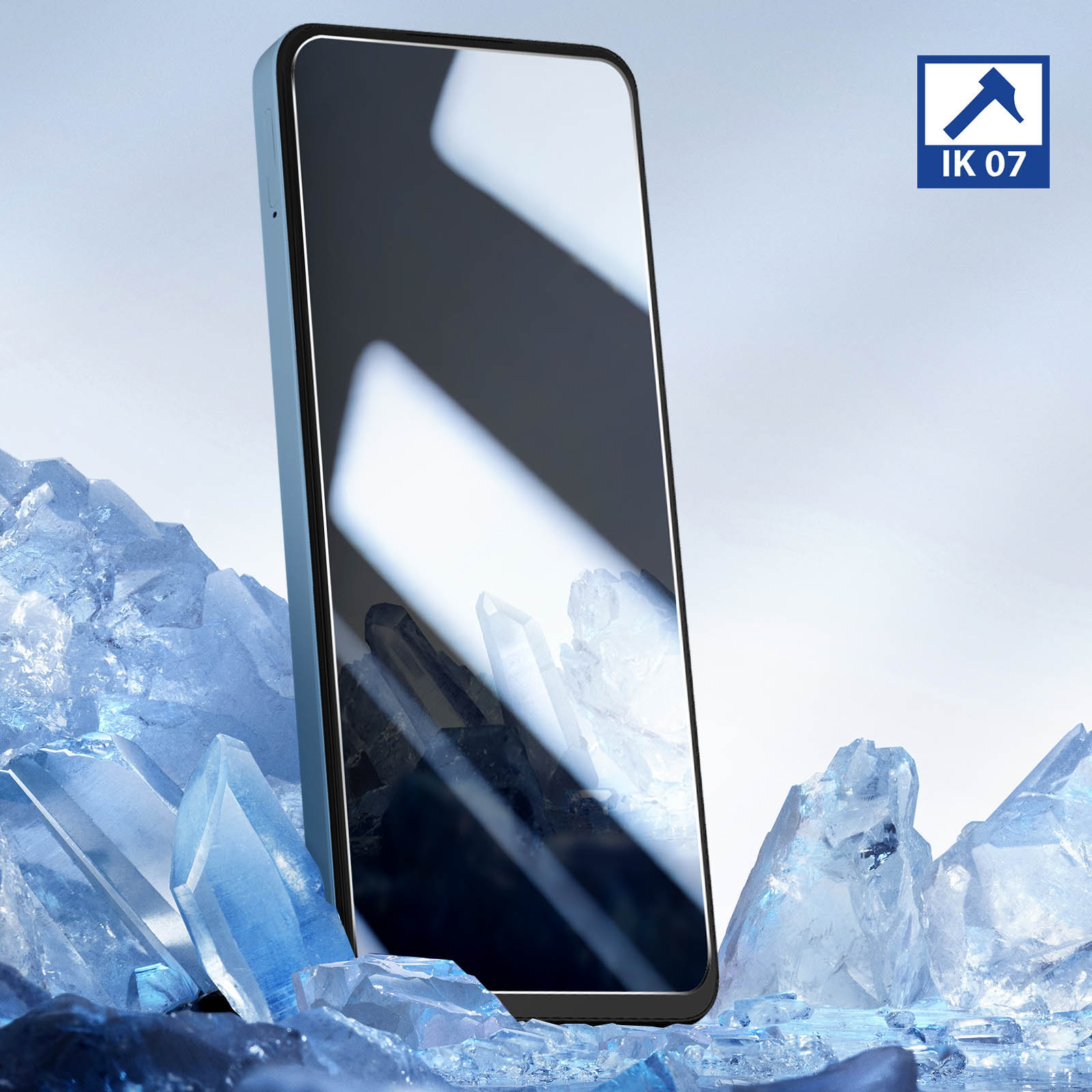 Un teléfono inteligente sobre un fondo azul con cristales de hielo. El teléfono es negro y azul. Logotipo de IK 07 a la derecha.