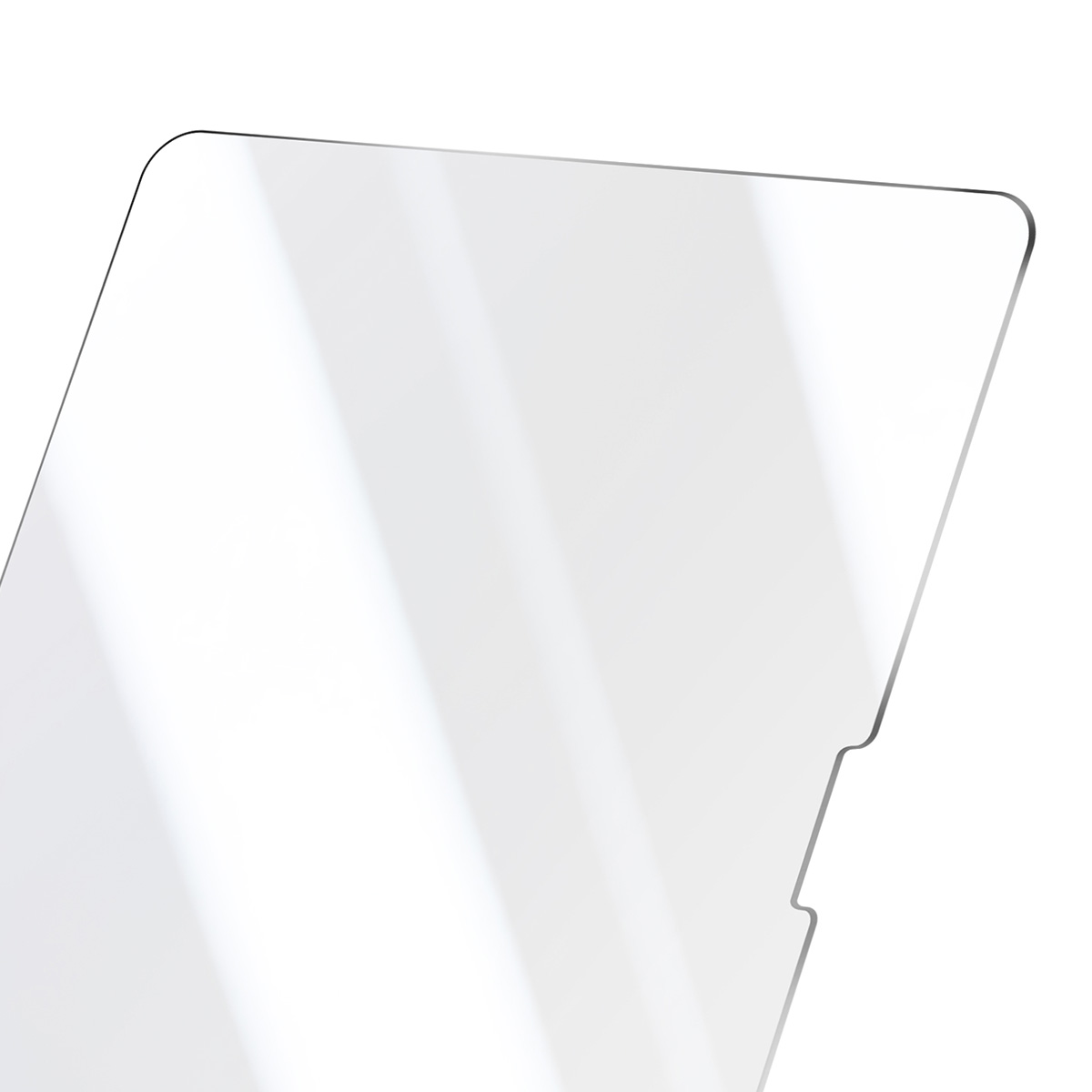 Un morceau de verre clair, transparent, rectangulaire avec des coins arrondis, sur fond blanc. Il a un léger reflet.