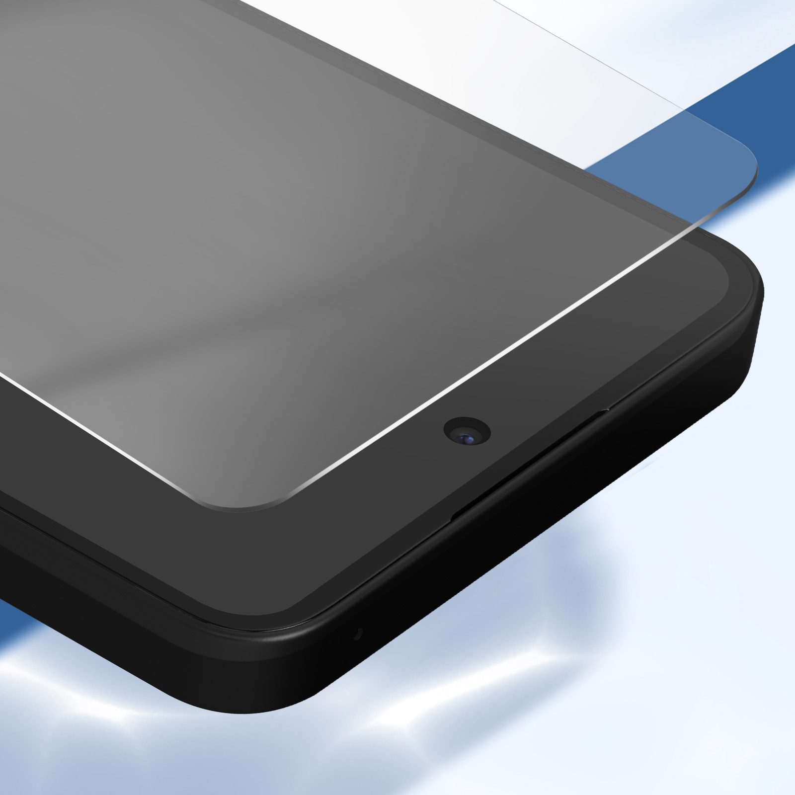 Primo piano di uno smartphone nero con protezione schermo. È visibile una fotocamera. Lo sfondo è blu e bianco.