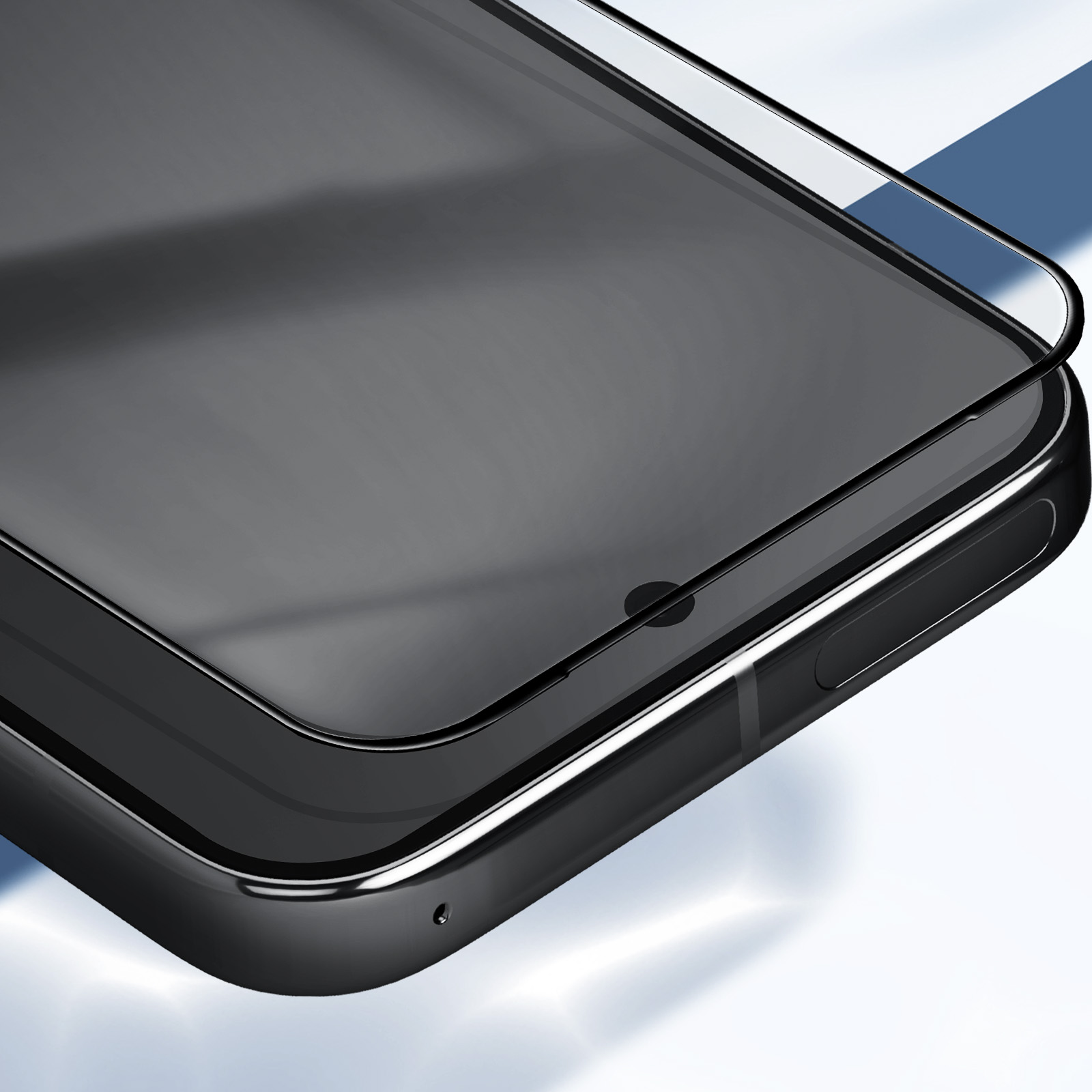Primo piano di uno smartphone nero con una protezione per lo schermo applicata. Il design del telefono è moderno, con bordi curvi e finitura lucida.