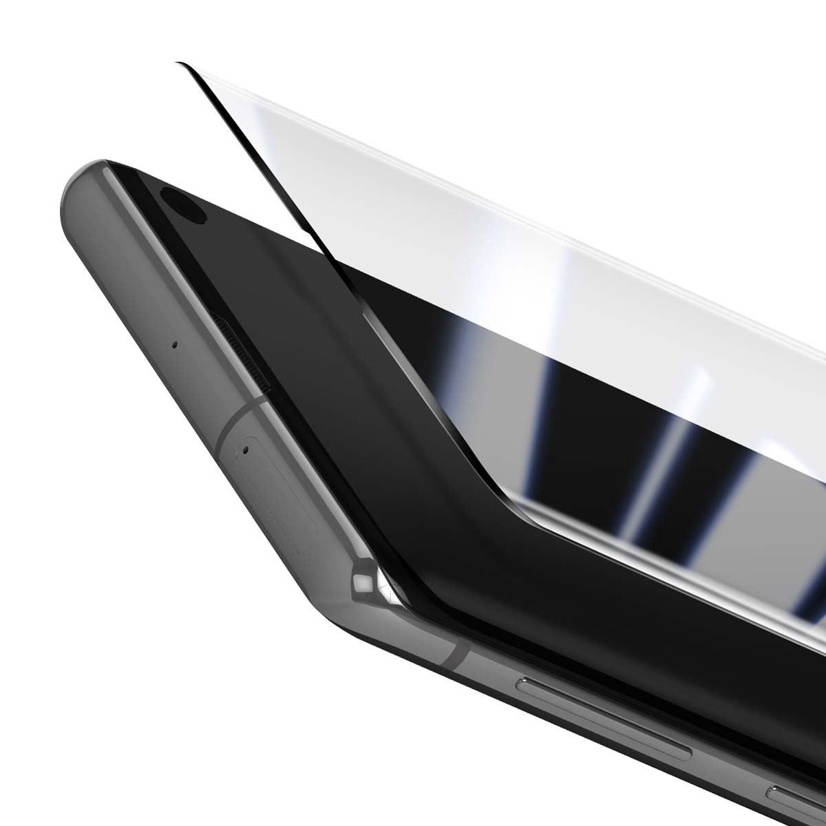 Uno smartphone con un proteggi schermo in fase di applicazione. Il telefono è argento e nero, con un proteggi schermo trasparente sollevato.