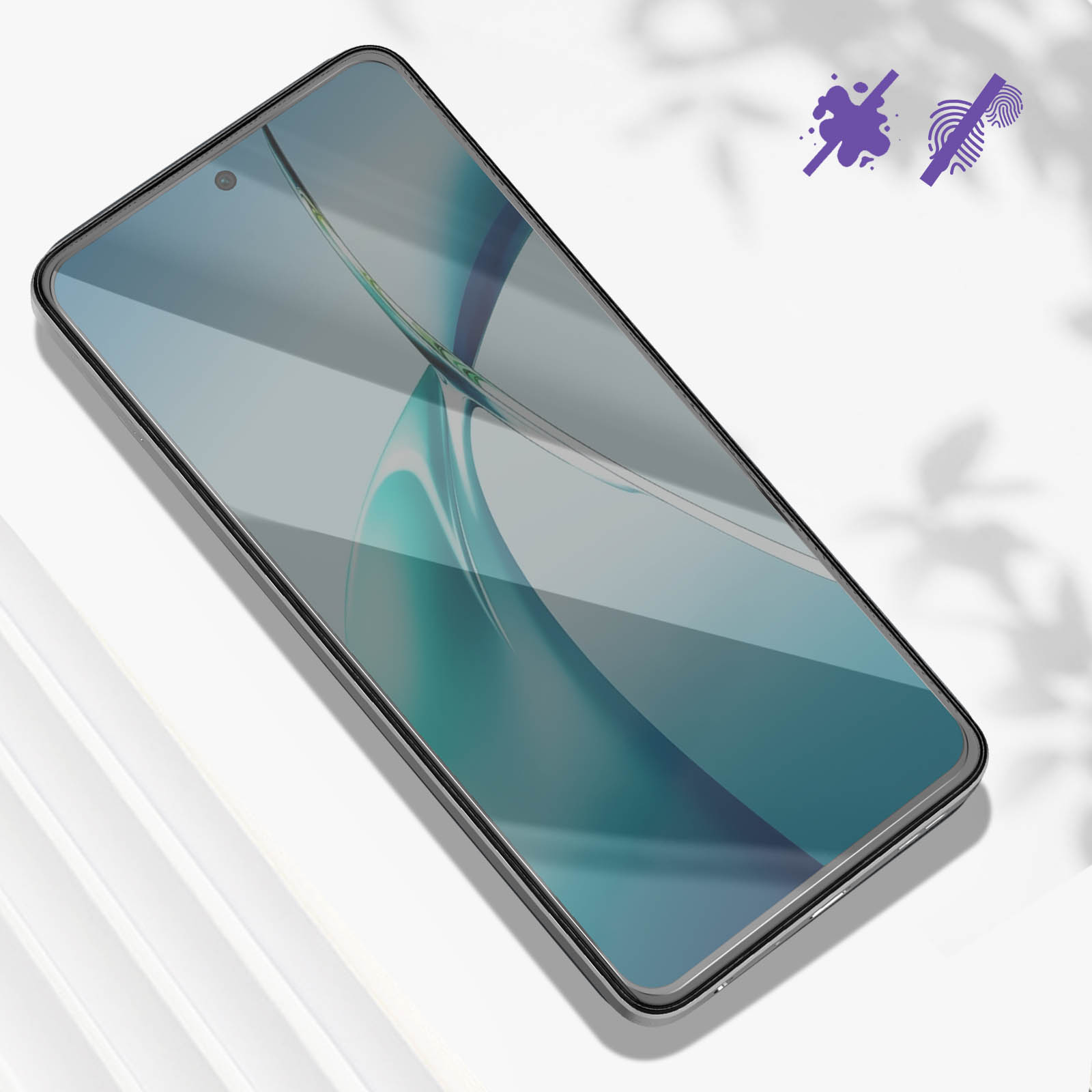Un telefono con protezione schermo su una superficie bianca. Icone viola di macchie e impronte digitali sullo sfondo.