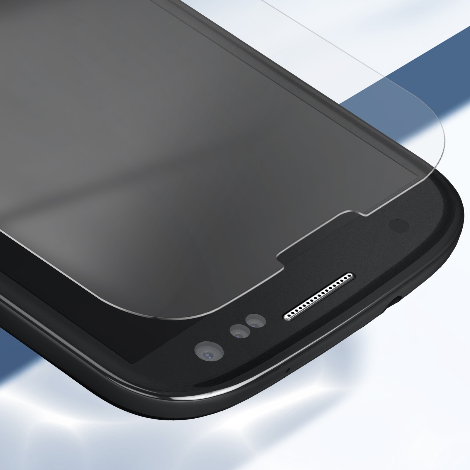 Primo piano di uno smartphone nero con una protezione per lo schermo. Il telefono ha una fotocamera e un altoparlante. Lo sfondo è azzurro.
