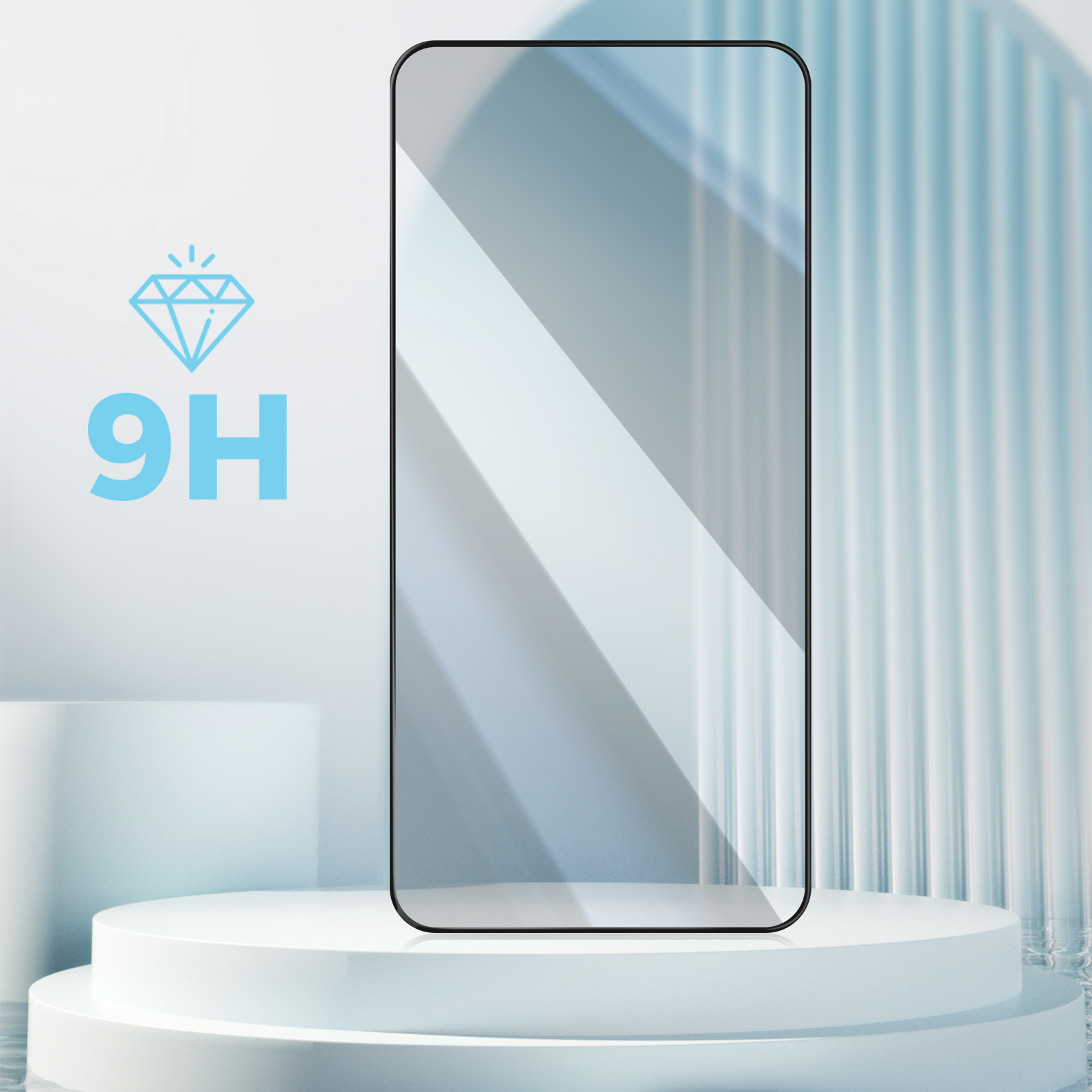 Un proteggi schermo per telefono su un podio bianco. Icona diamante e testo 9H a sinistra. Sfondo con linee verticali blu.