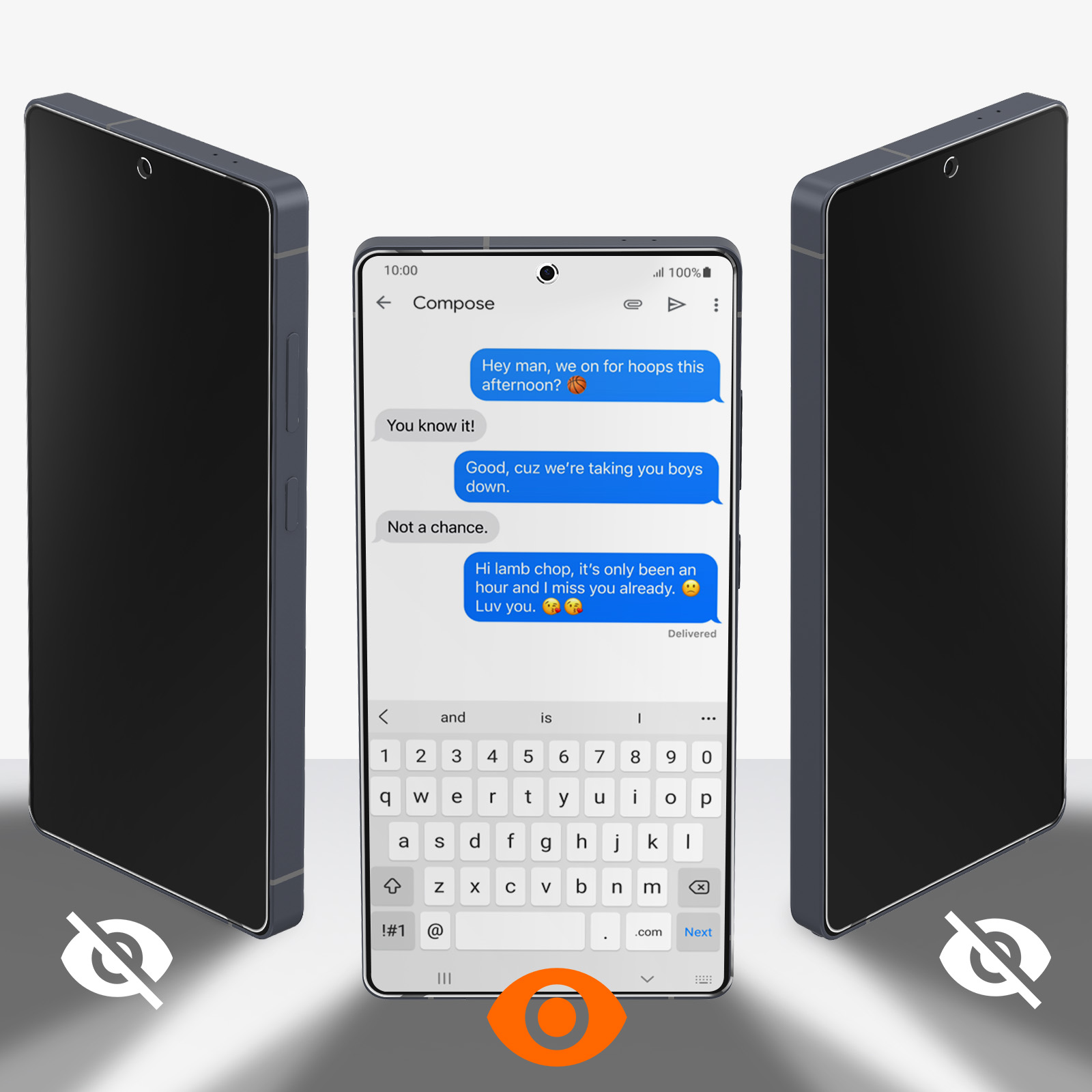 Tre telefoni, quello centrale mostra una conversazione via SMS sul giocare a basket nel pomeriggio.