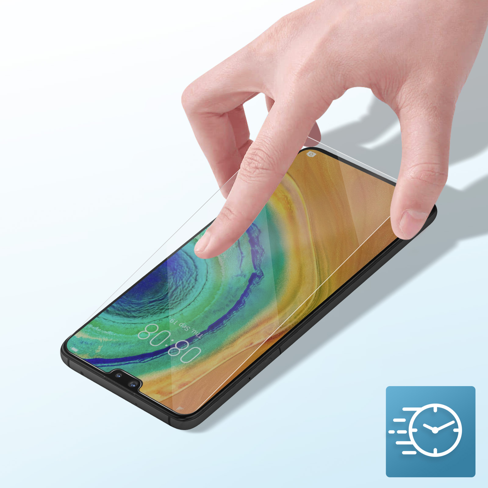 Mano che applica una protezione per lo schermo su uno smartphone. Il telefono mostra l'ora. Un'icona del timer sullo sfondo.