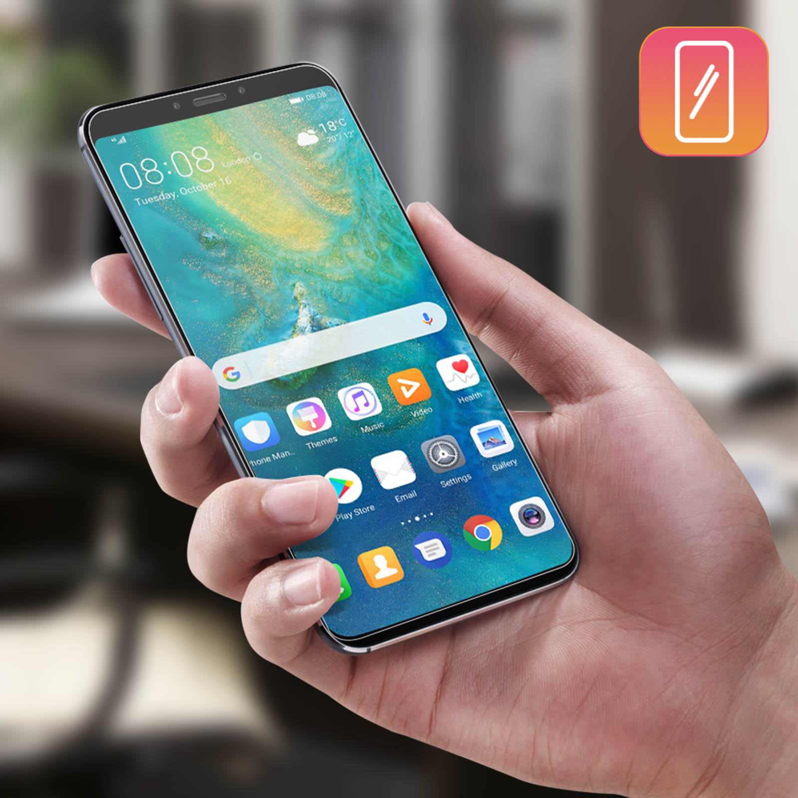 Mano che tiene in mano uno smartphone che mostra icone di app. Il telefono mostra ora, data e meteo. Una seconda icona appare in alto a destra.