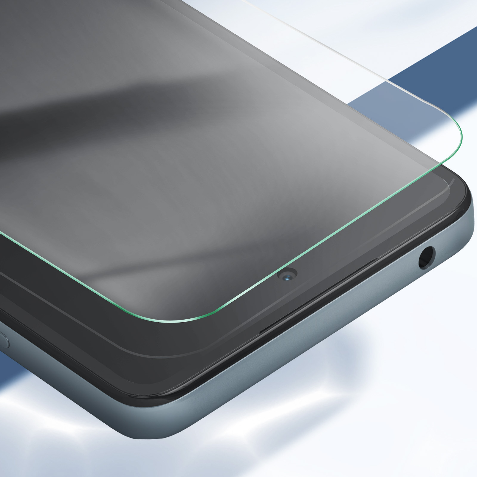 Uno smartphone con protezione schermo. Il telefono è grigio, con protezione bordata di verde. Fotocamera e jack audio visibili.