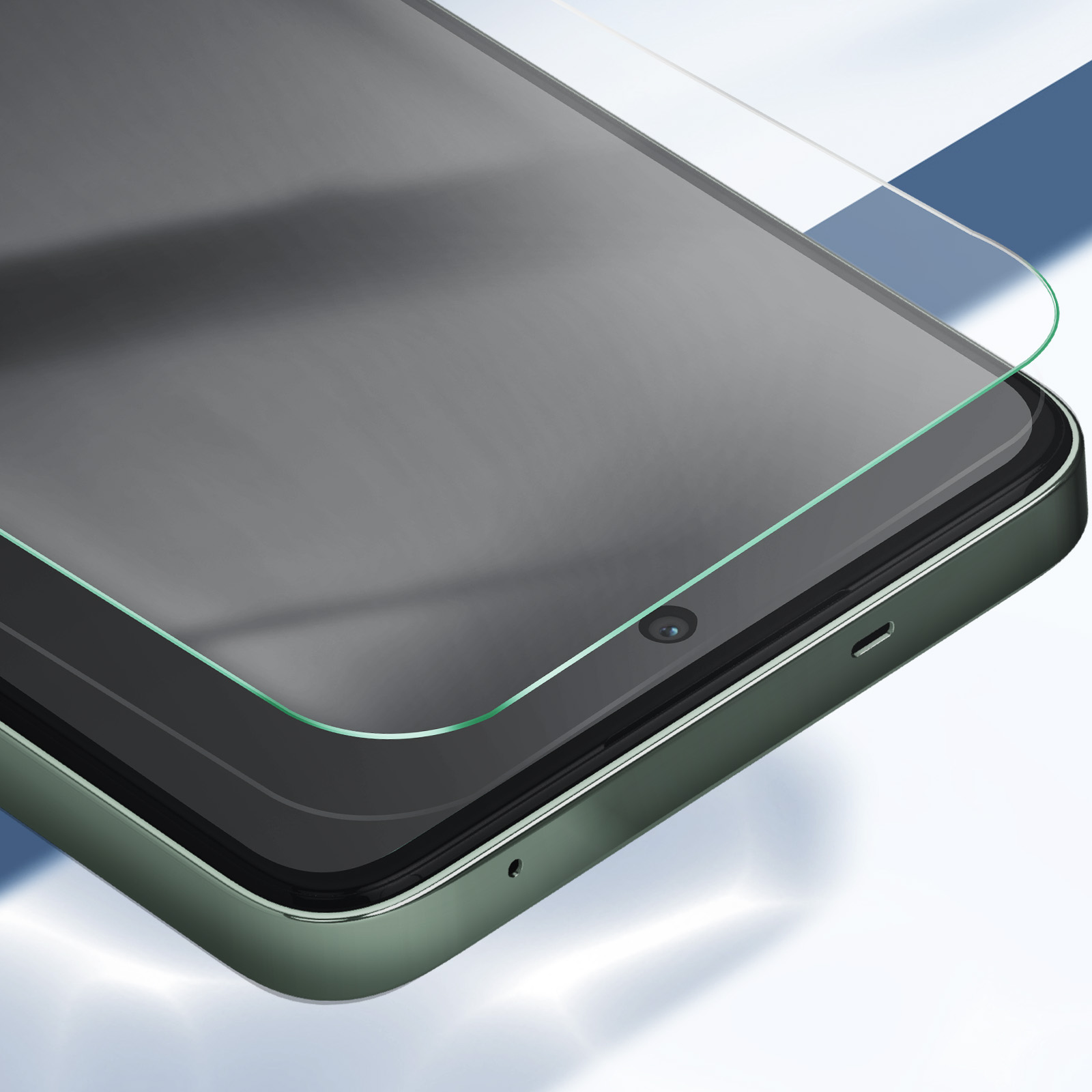 Primo piano di uno smartphone con una protezione per lo schermo applicata. Il telefono è verde, con fotocamera e porta di ricarica.