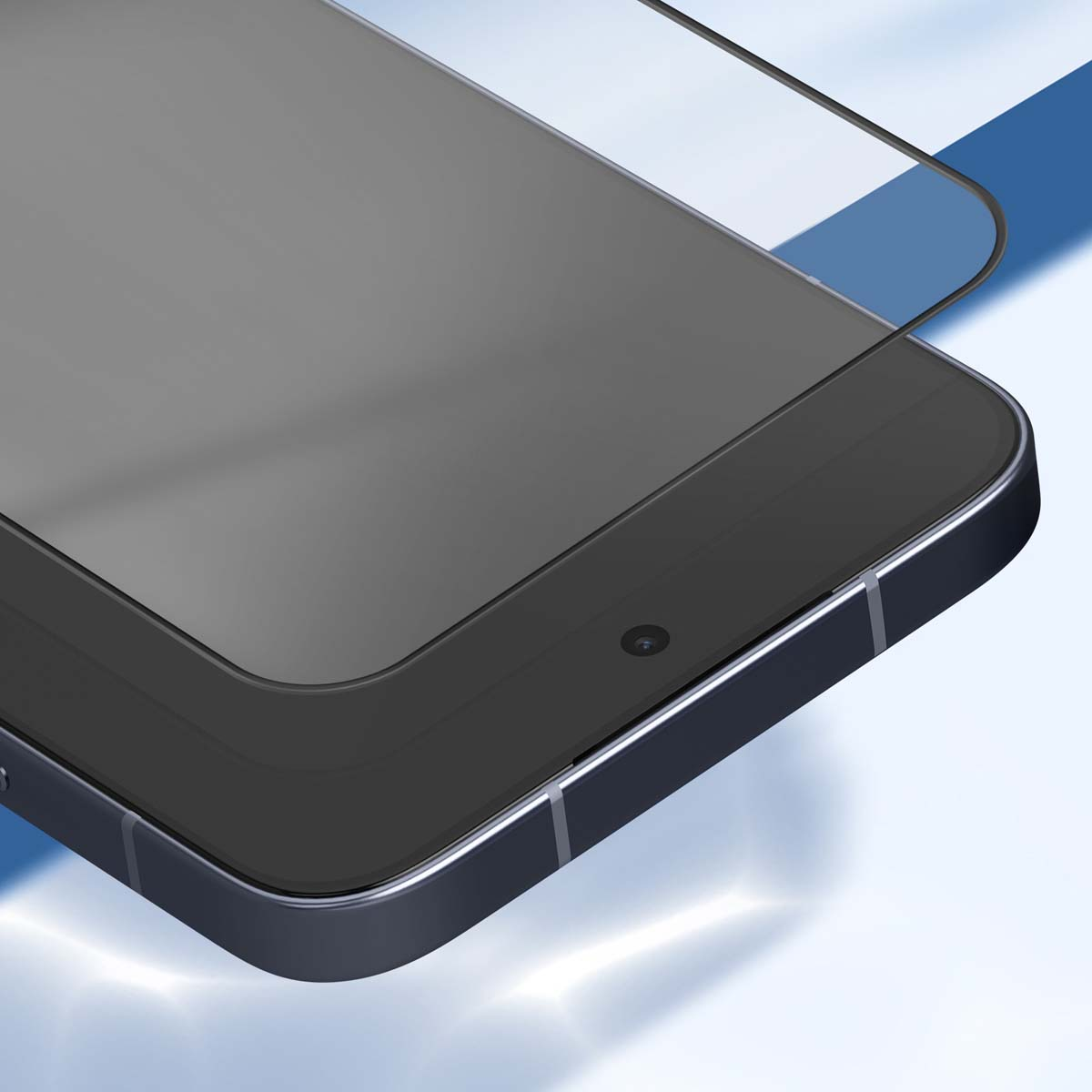 Een smartphone met een schermbeschermer erop. Het scherm is donkergrijs en de telefoon heeft een zilveren frame. De achtergrond is lichtblauw.