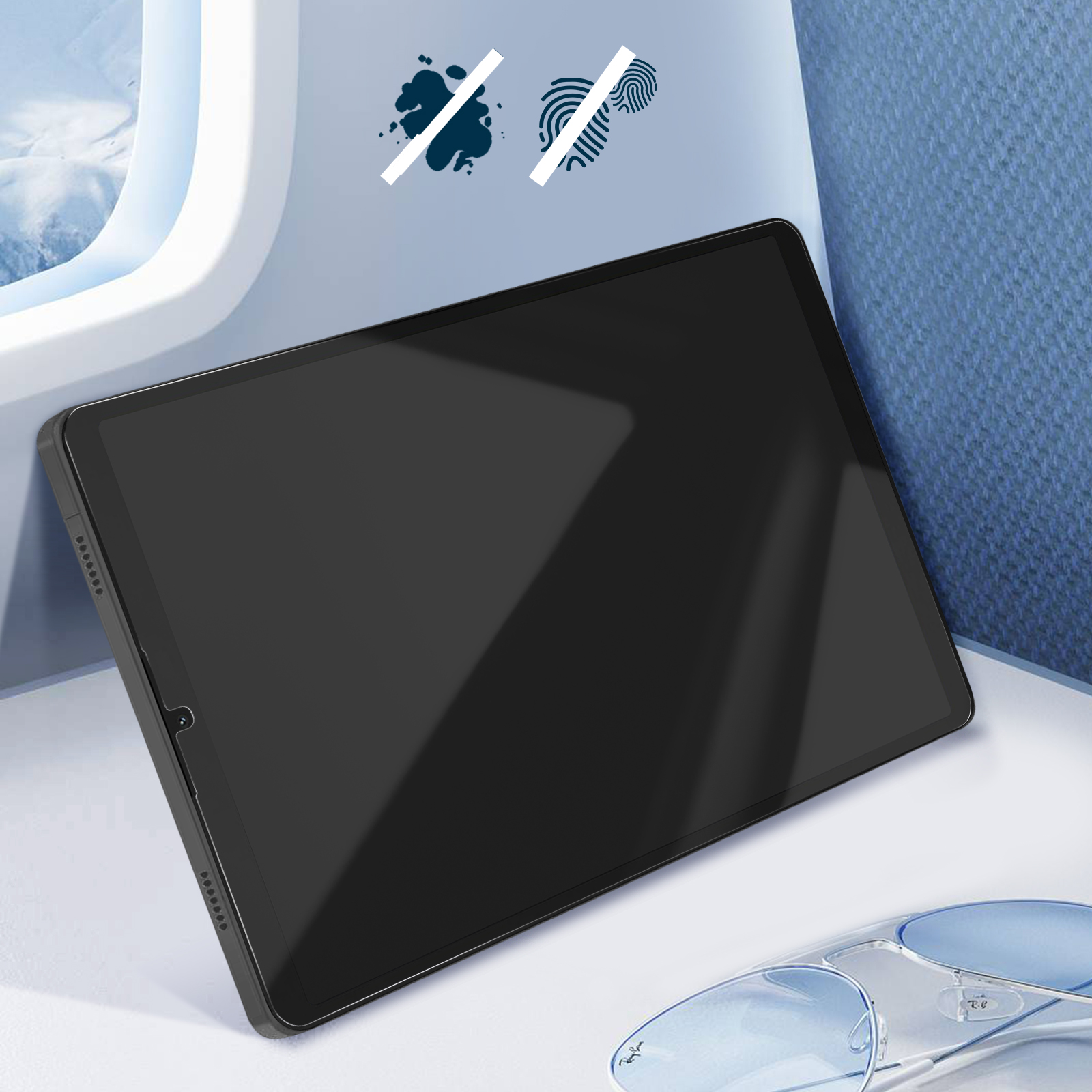 Un tablet nero con schermo scuro. L'immagine mostra il tablet con sfondo blu e un paio di occhiali da sole.