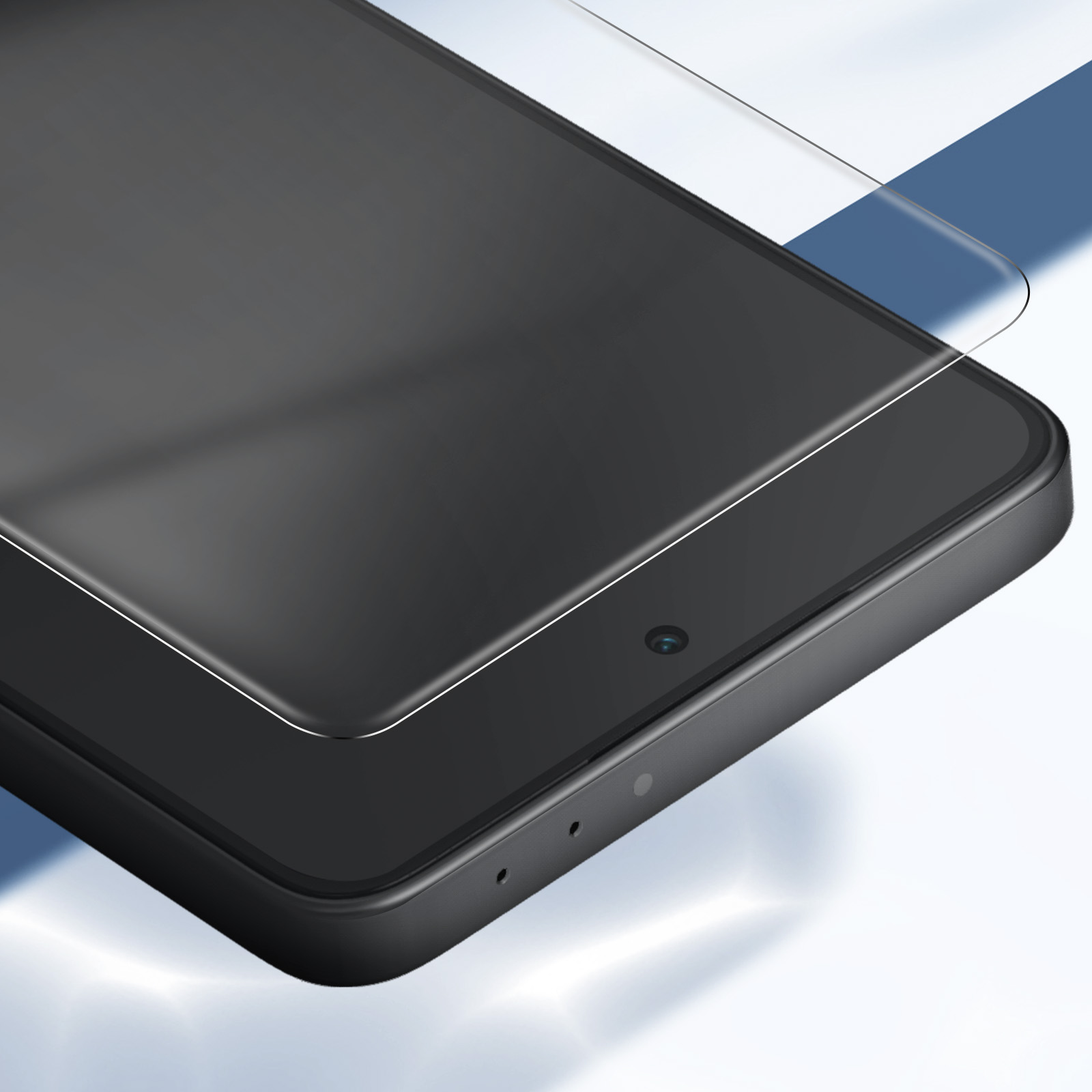 Primo piano di uno smartphone nero con protezione schermo. Il telefono è angolato, mostrando schermo, fotocamera frontale e bordi.