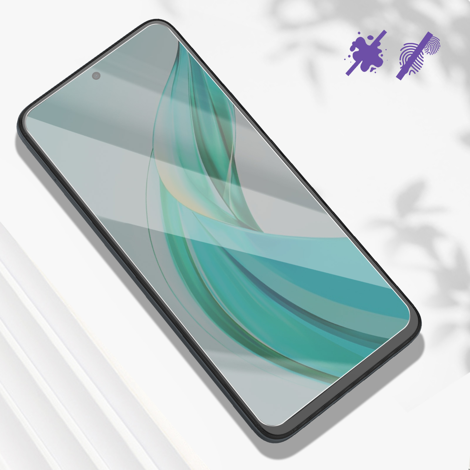 Uno smartphone con protezione per lo schermo. Lo schermo mostra curve astratte turchesi e bianche. Le icone viola indicano la resistenza alle macchie e alle impronte digitali.