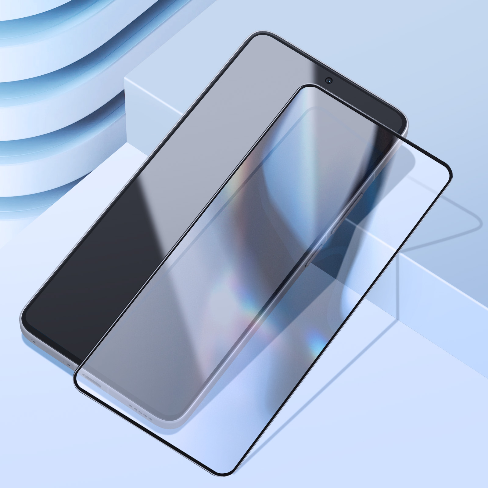 Uno smartphone con protezione schermo, su sfondo azzurro con forme geometriche.