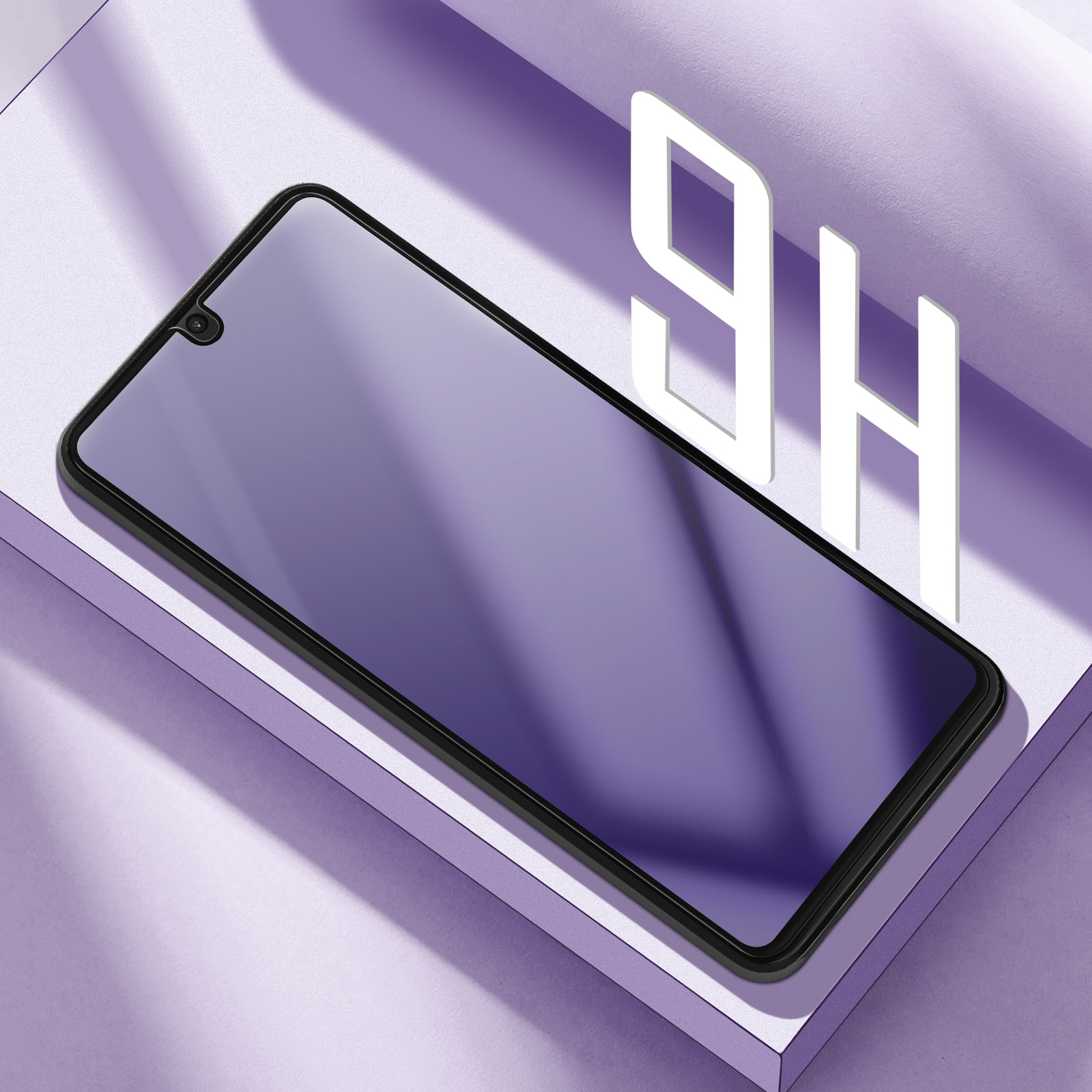 Un proteggi schermo per telefono con testo 9H su una superficie viola. Il telefono è centrato, con cornice nera.