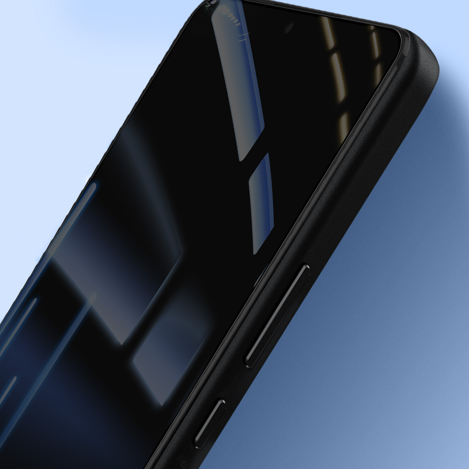 Primo piano di uno smartphone nero, schermo che riflette la luce. Pulsanti laterali. Sfondo blu.