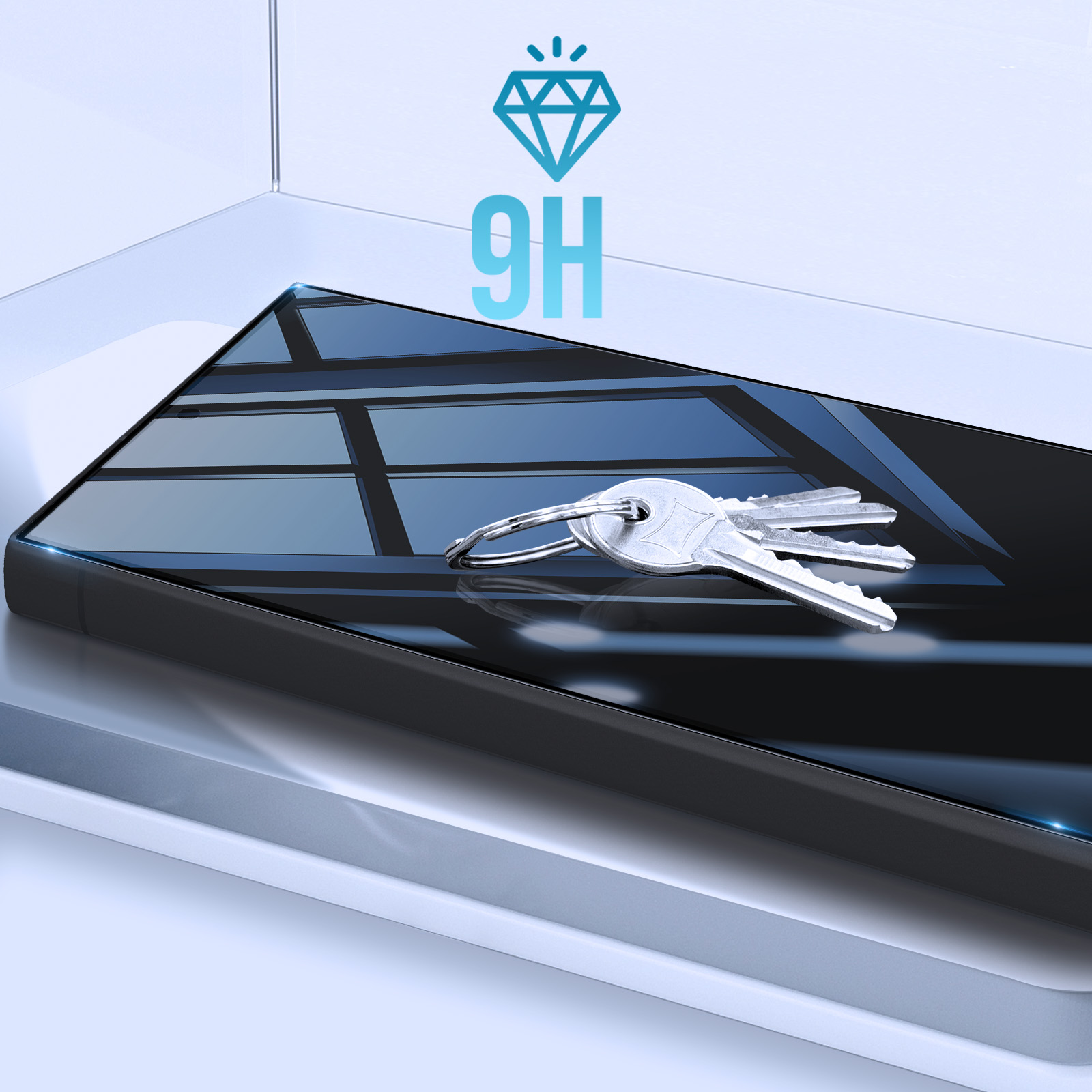 Un telefono con chiavi sopra, un'icona a diamante e la scritta "9H" sono visibili. Superficie riflettente con bordo nero.