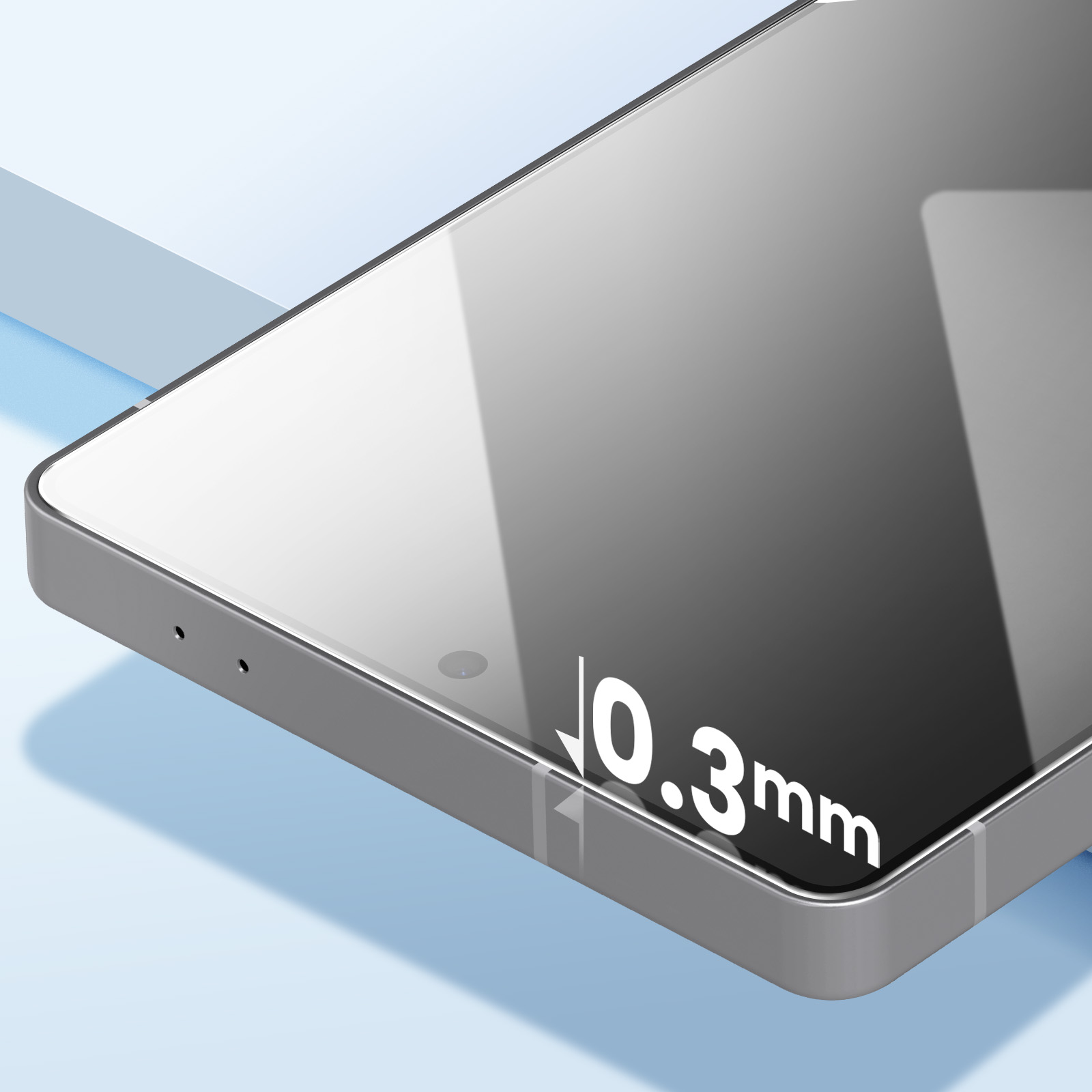 Primo piano di uno smartphone. Lo schermo è scuro con un'etichetta da 0,3 mm. Il telefono è grigio con schermo lucido. Sfondo blu.