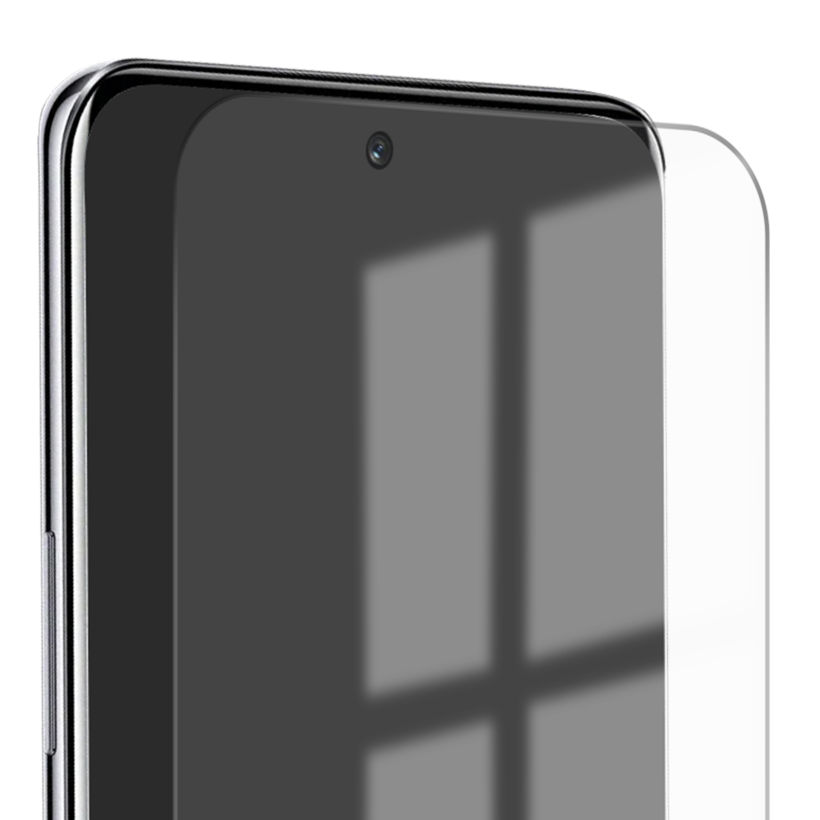 Primo piano di uno schermo di smartphone con protezione applicata. Fotocamera in alto. Ombre sullo schermo.