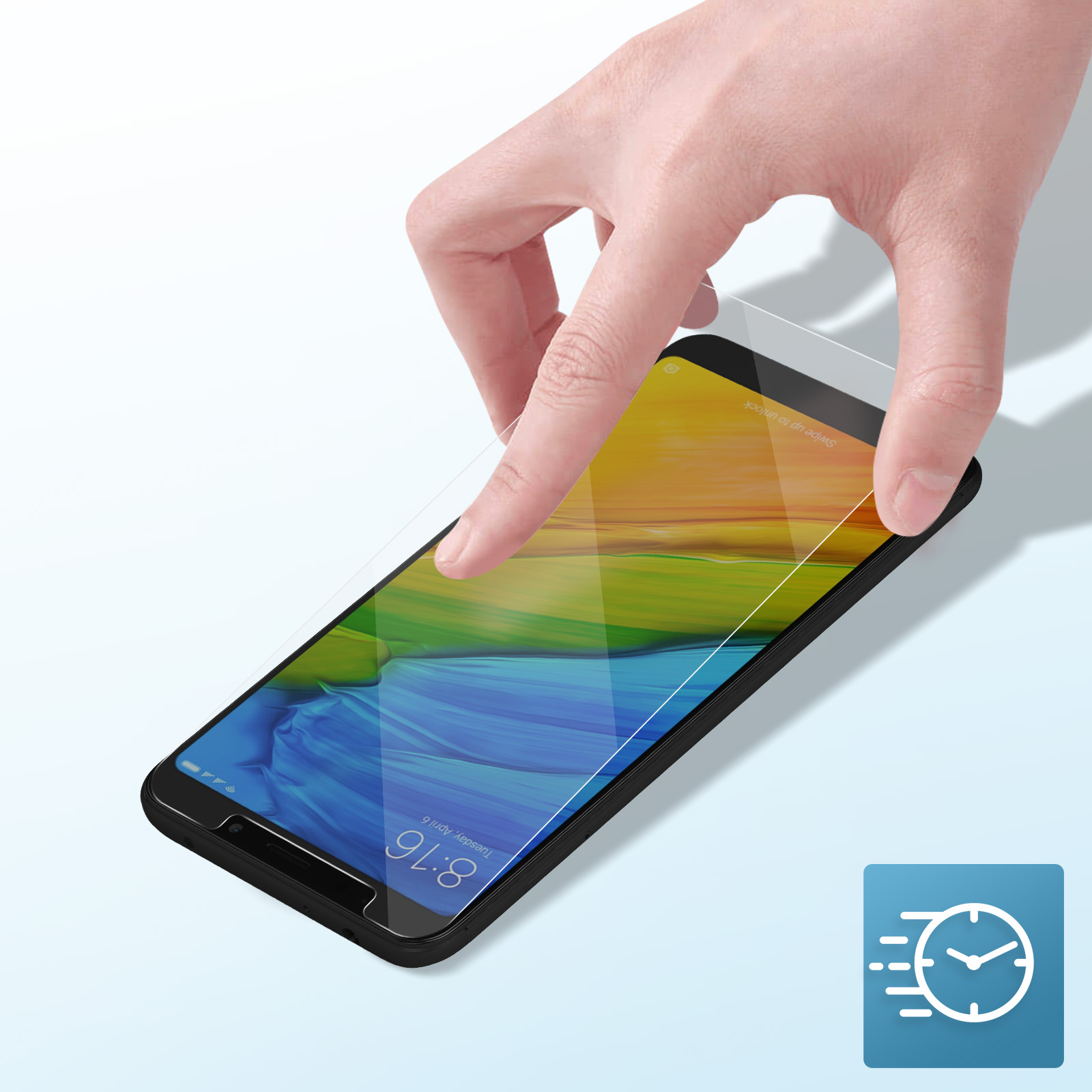 Mano che applica una protezione schermo a uno smartphone. Il telefono mostra uno sfondo colorato. L'ora è 8:16.