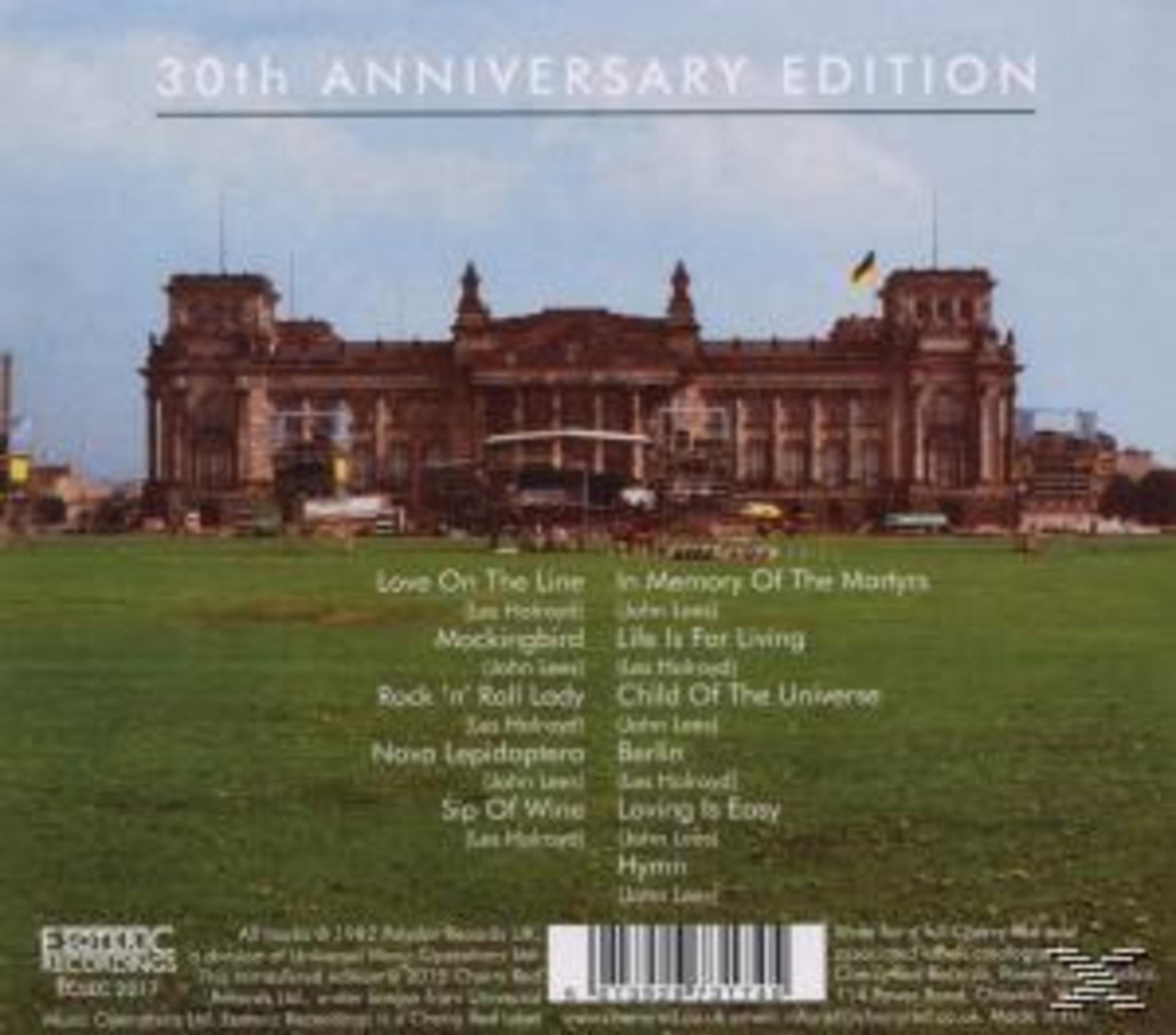 CD-Cover mit einem Gebäude und Text: 30th Anniversary Edition, Songtitel und Künstlernamen.