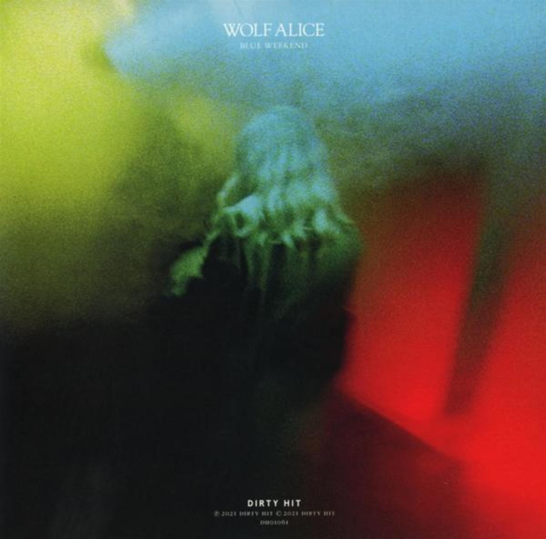 Albumcover. Wolf Alice Blue Weekend. Verschwommene Figur vor einem Gradienten aus Grün, Blau und Rot.