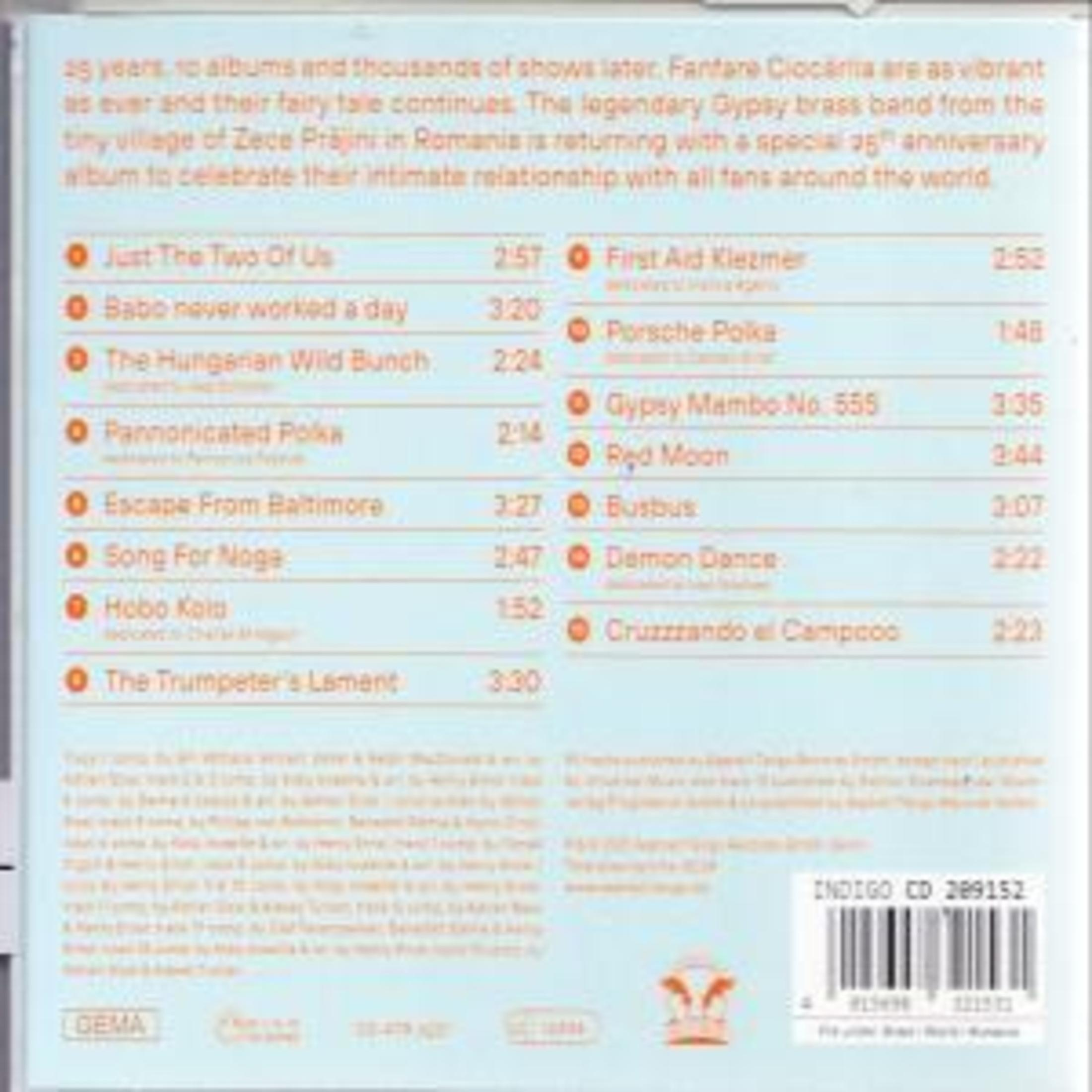 Ein CD-Cover listet Songs und Zeiten auf. Der Text beschreibt das Jubiläum einer Band. Unten befinden sich ein Barcode und ein Logo.