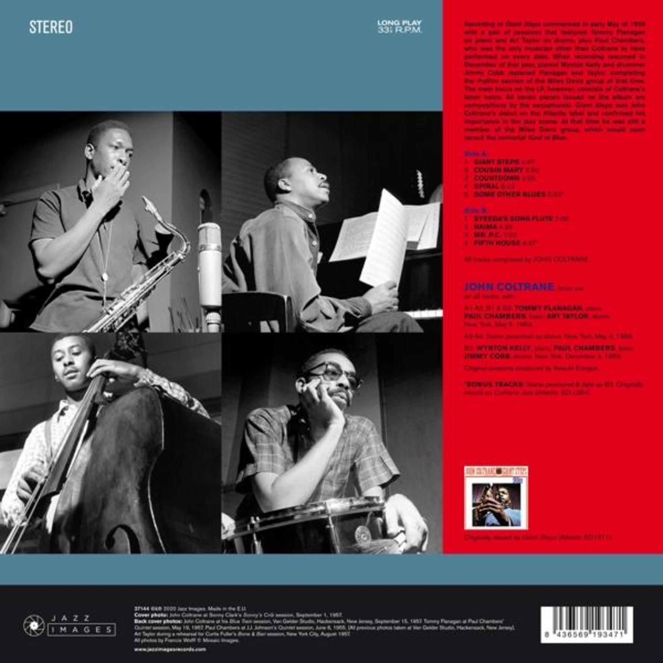 Albumcover mit John Coltrane und Bandmitgliedern. Roter und blauer Hintergrund. Coltrane spielt Saxophon, andere spielen Instrumente.