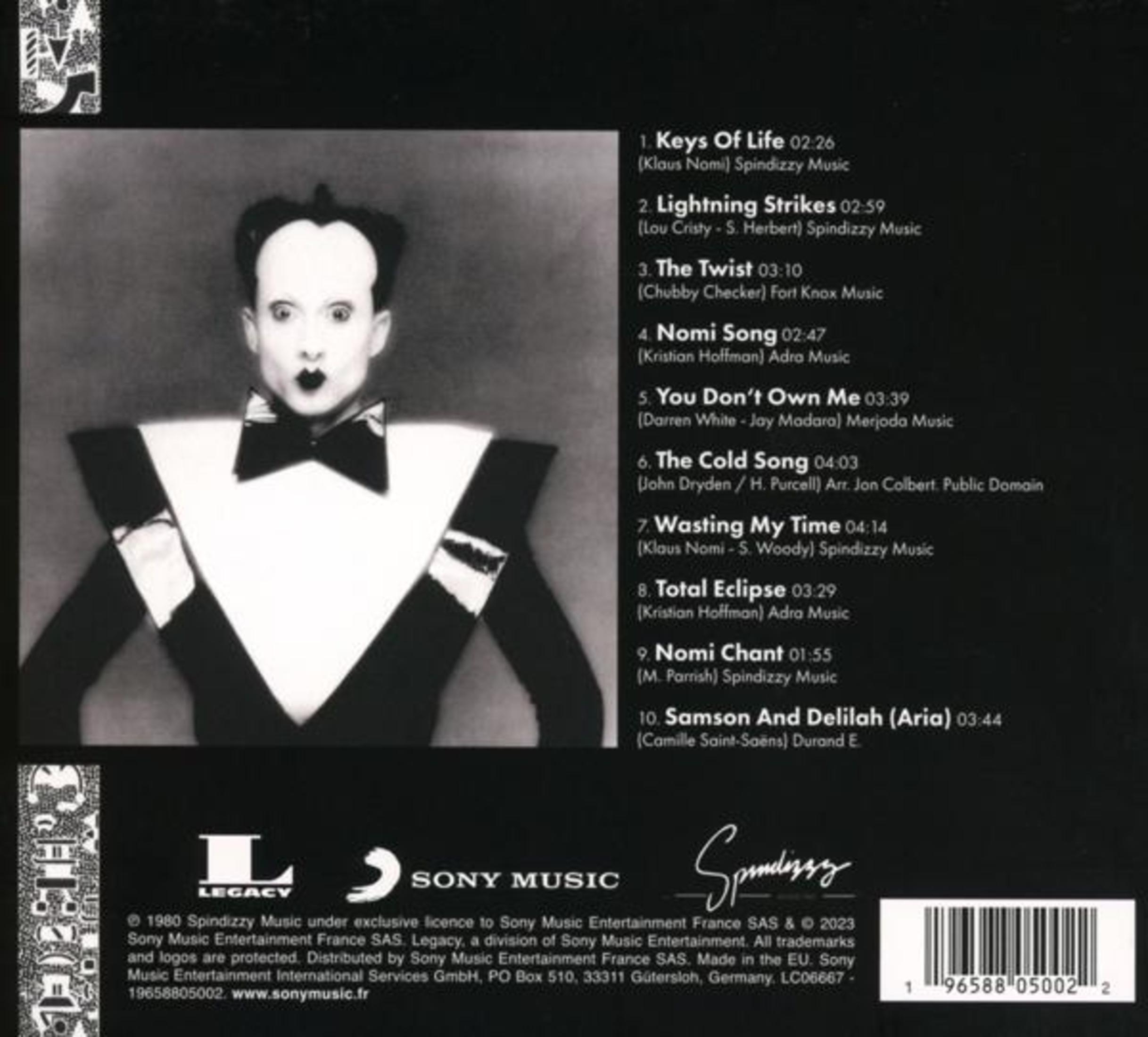 Albumcover zeigt Klaus Nomi in Schwarz-Weiß. Text listet Songs und Credits. Sony Music und Legacy Logos sind vorhanden.