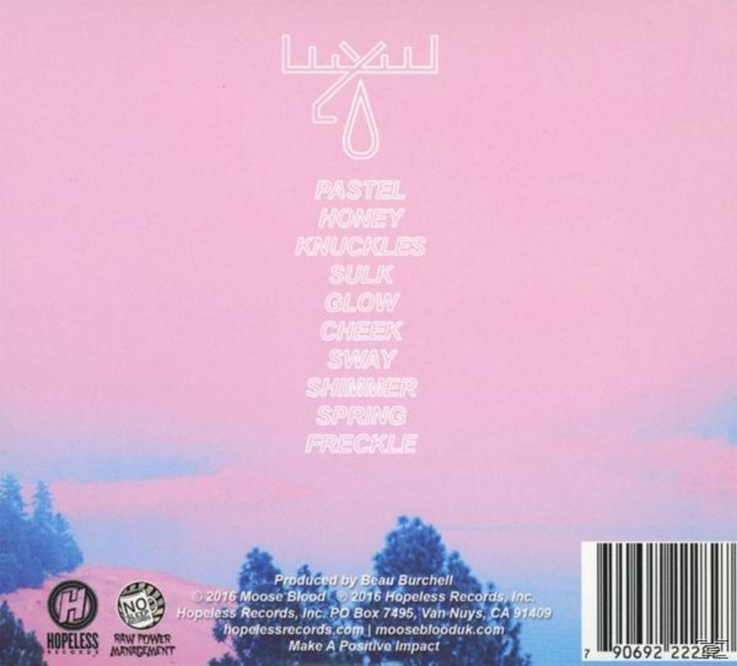 Albumhoes met roze achtergrond. Witte tekst geeft songtitels weer. Onderaan een bandlogo en een bos silhouet.