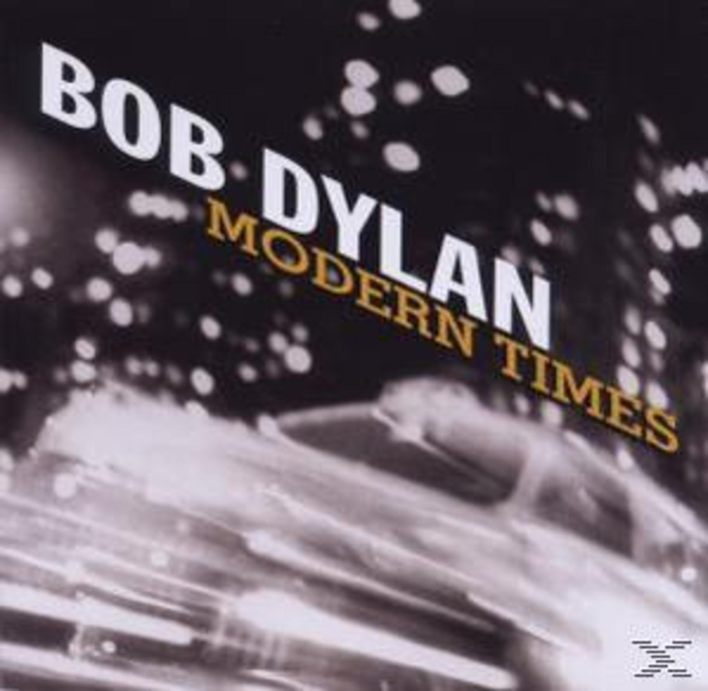 Copertina dell'album Modern Times di Bob Dylan. Testo bianco su sfondo nero, immagine di una città di notte.