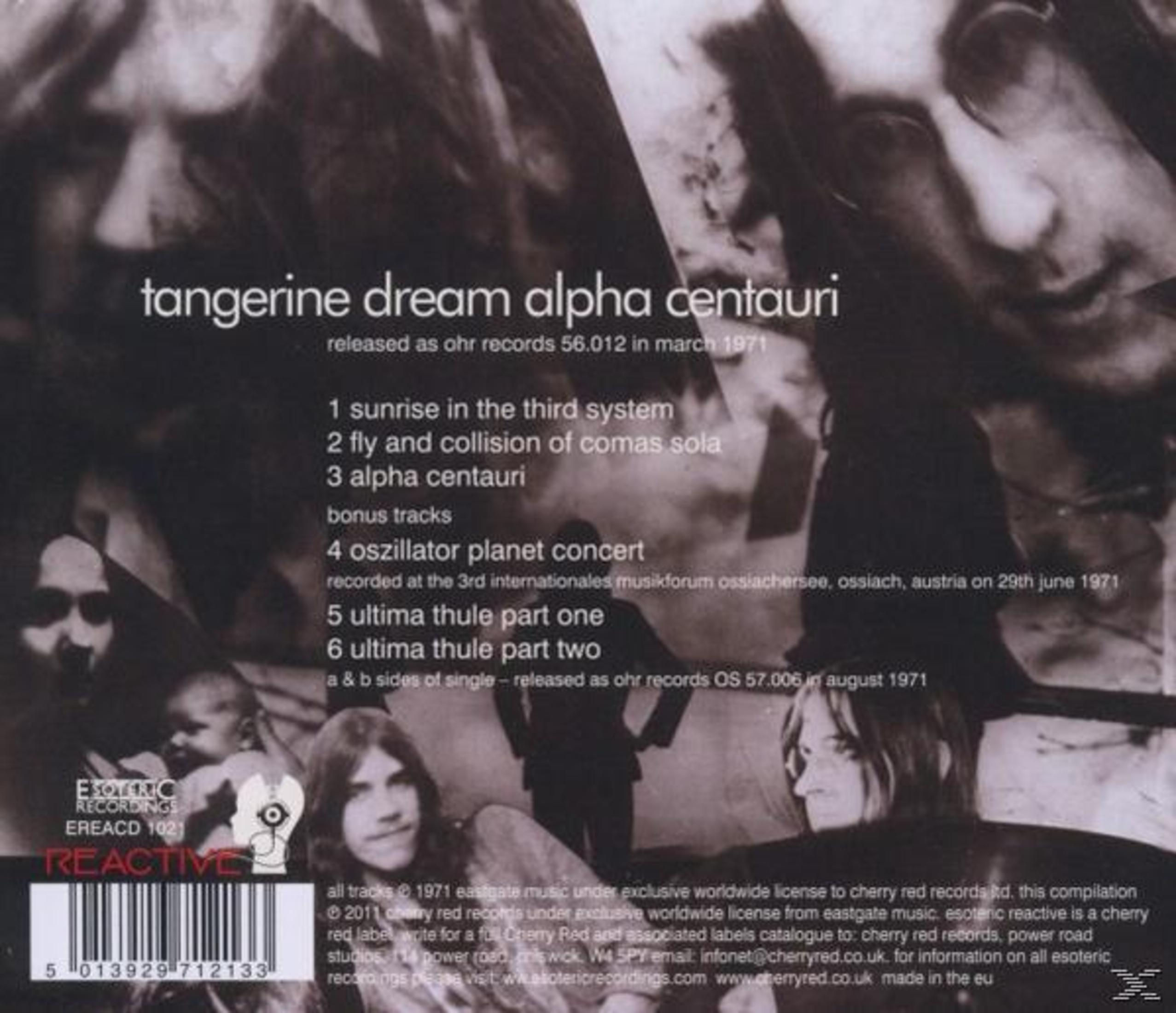 Albumcover von Tangerine Dreams 'Alpha Centauri'. Zeigt Bandmitglieder und Titelliste mit einem Barcode unten.