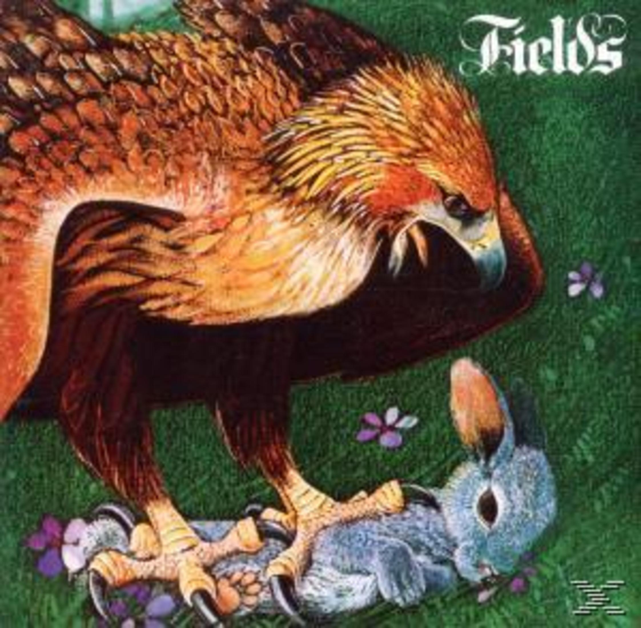 Ein Adler mit braunen und orangen Federn umklammert ein graues Kaninchen. Der Hintergrund ist grün mit dem Wort 'Fields'.