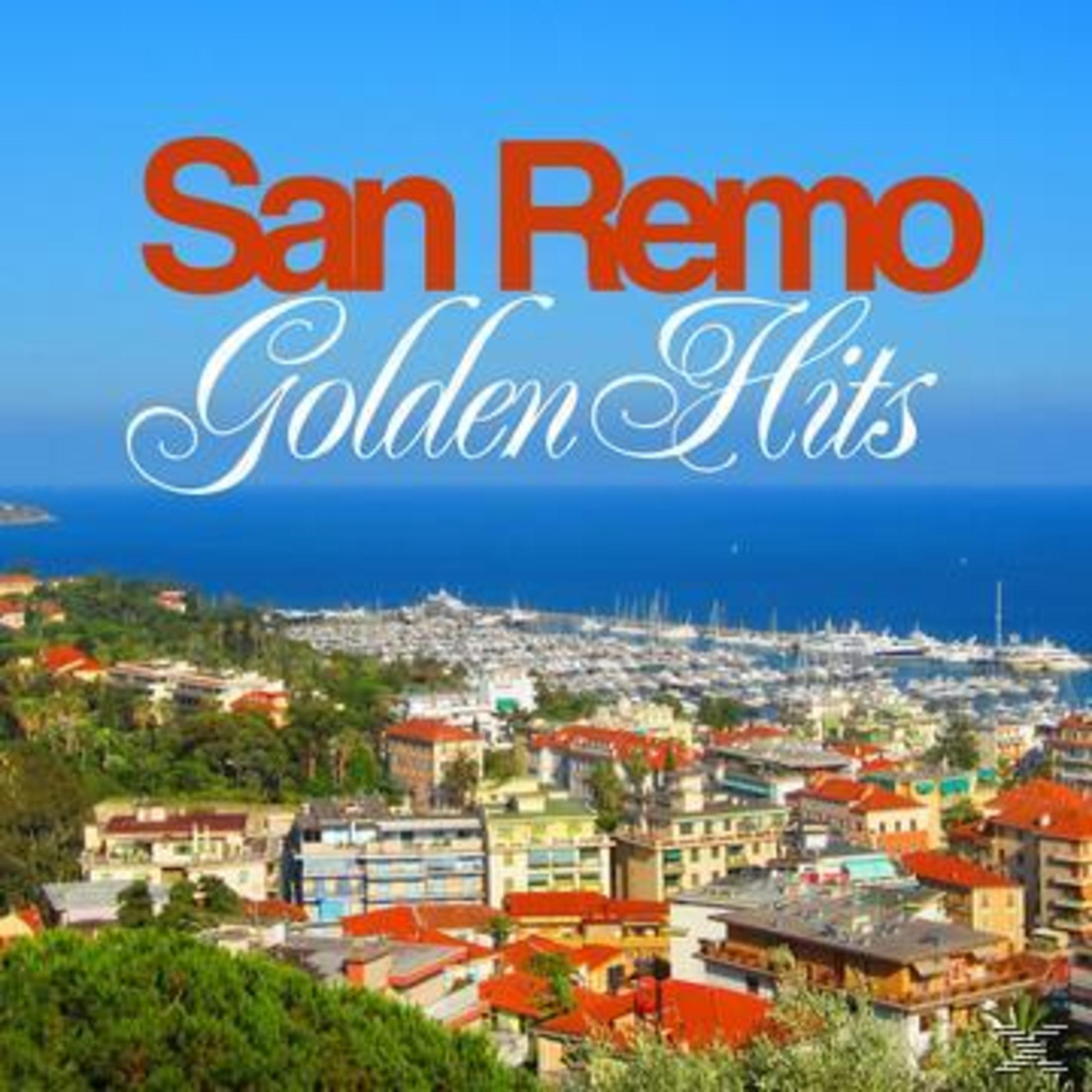 San Remo Golden Hits-Text über einer Küstenstadt mit Booten, Meer und blauem Himmel.