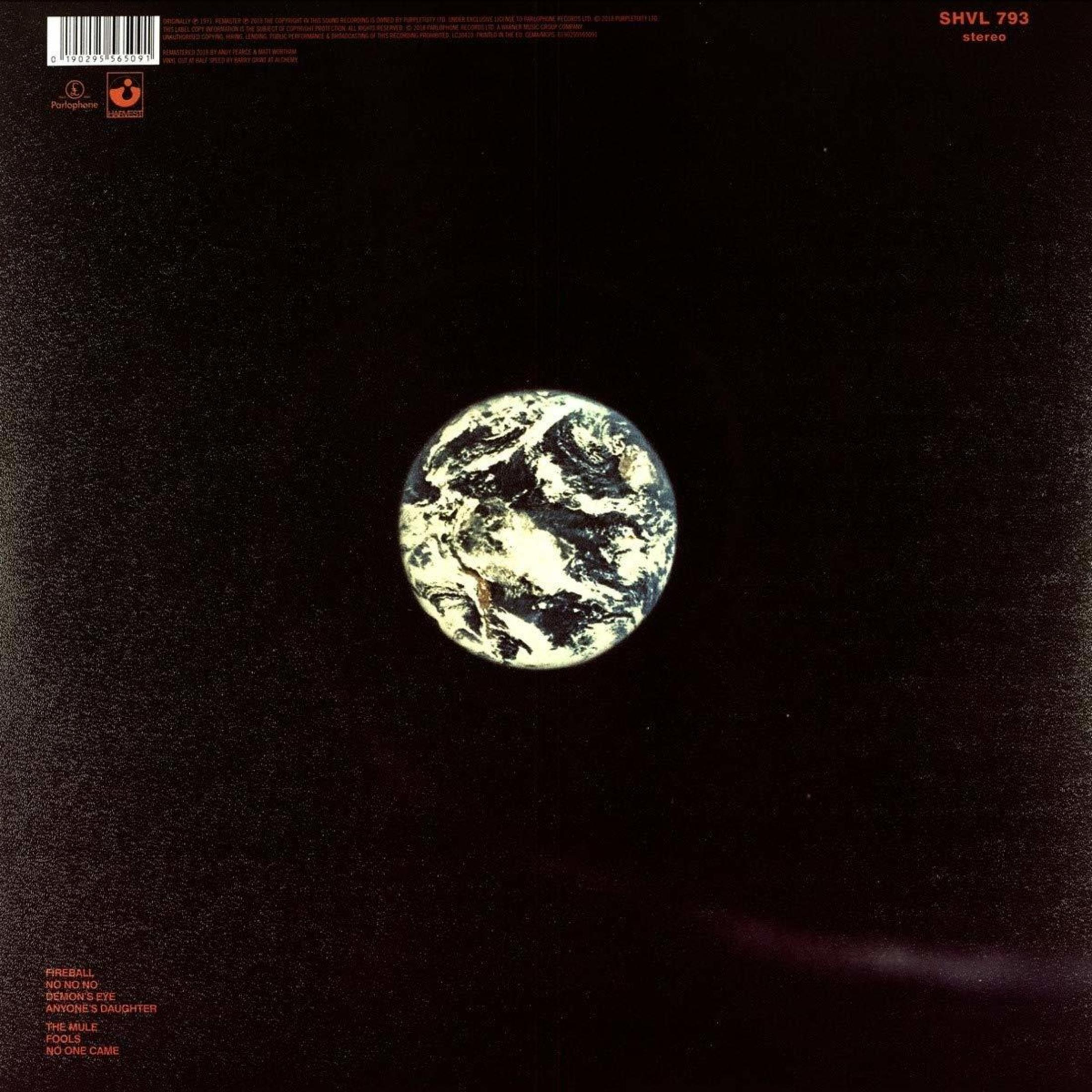 Copertina dell'album con la Terra su sfondo nero. Testo in alto a destra e in basso a sinistra. Sono presenti etichette e loghi.