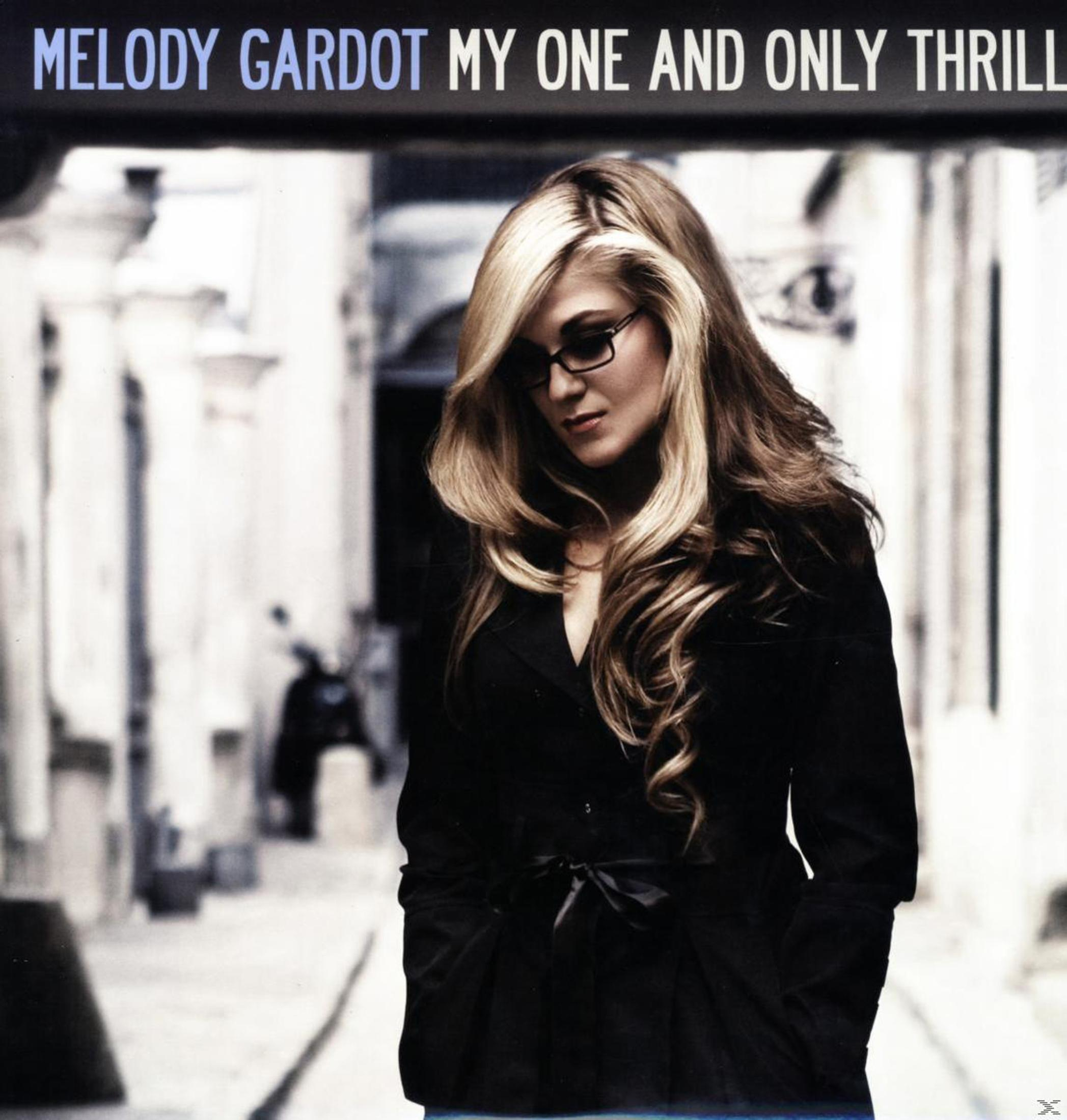 Copertina dell'album di Melody Gardot. Donna con cappotto nero, occhiali, lunghi capelli biondi, che guarda in basso. Titolo in alto.