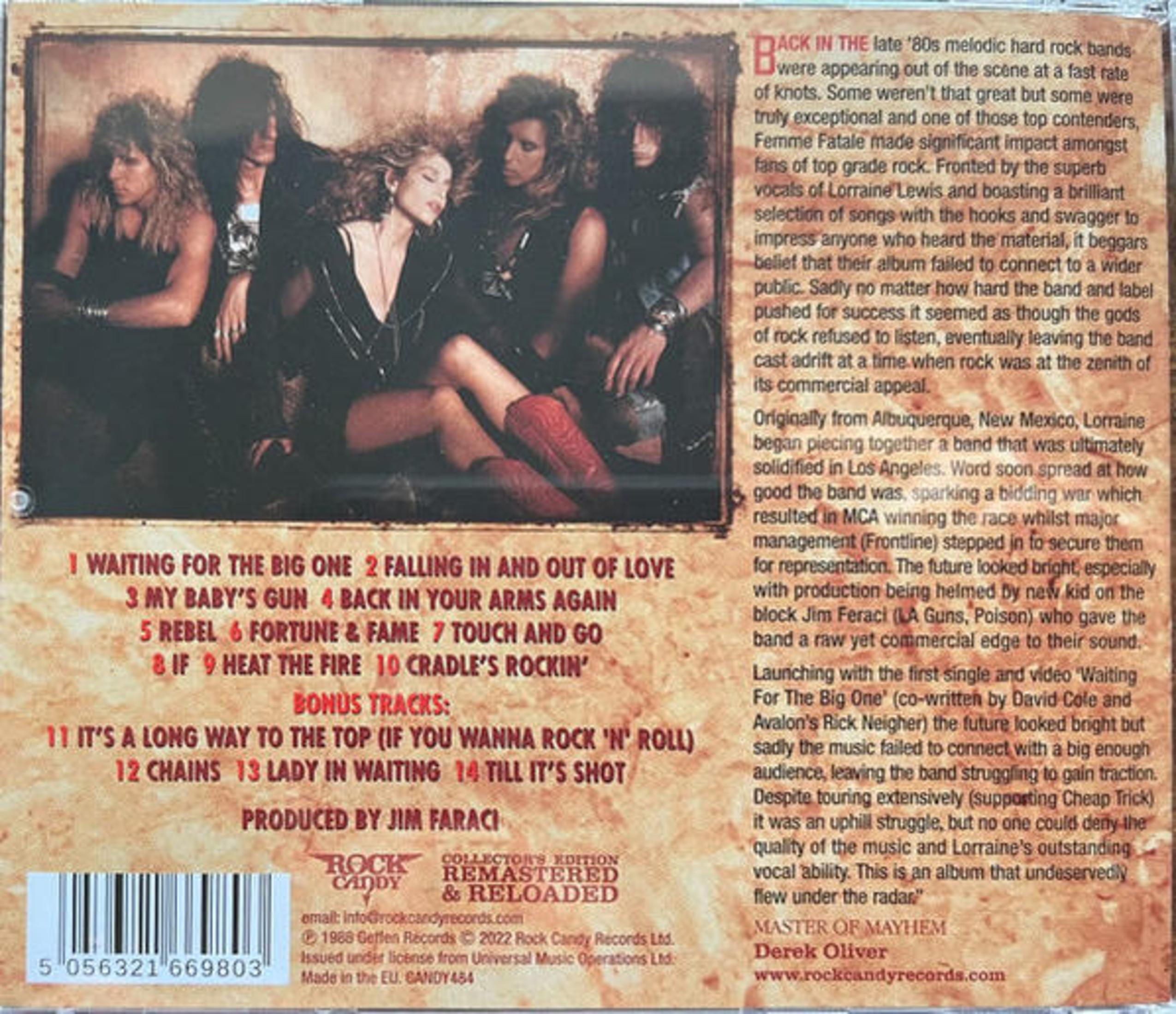 Albumhoes met bandleden, tekst, tracklist en barcode. Band bevat een vrouw in een zwarte jurk en rode laarzen.