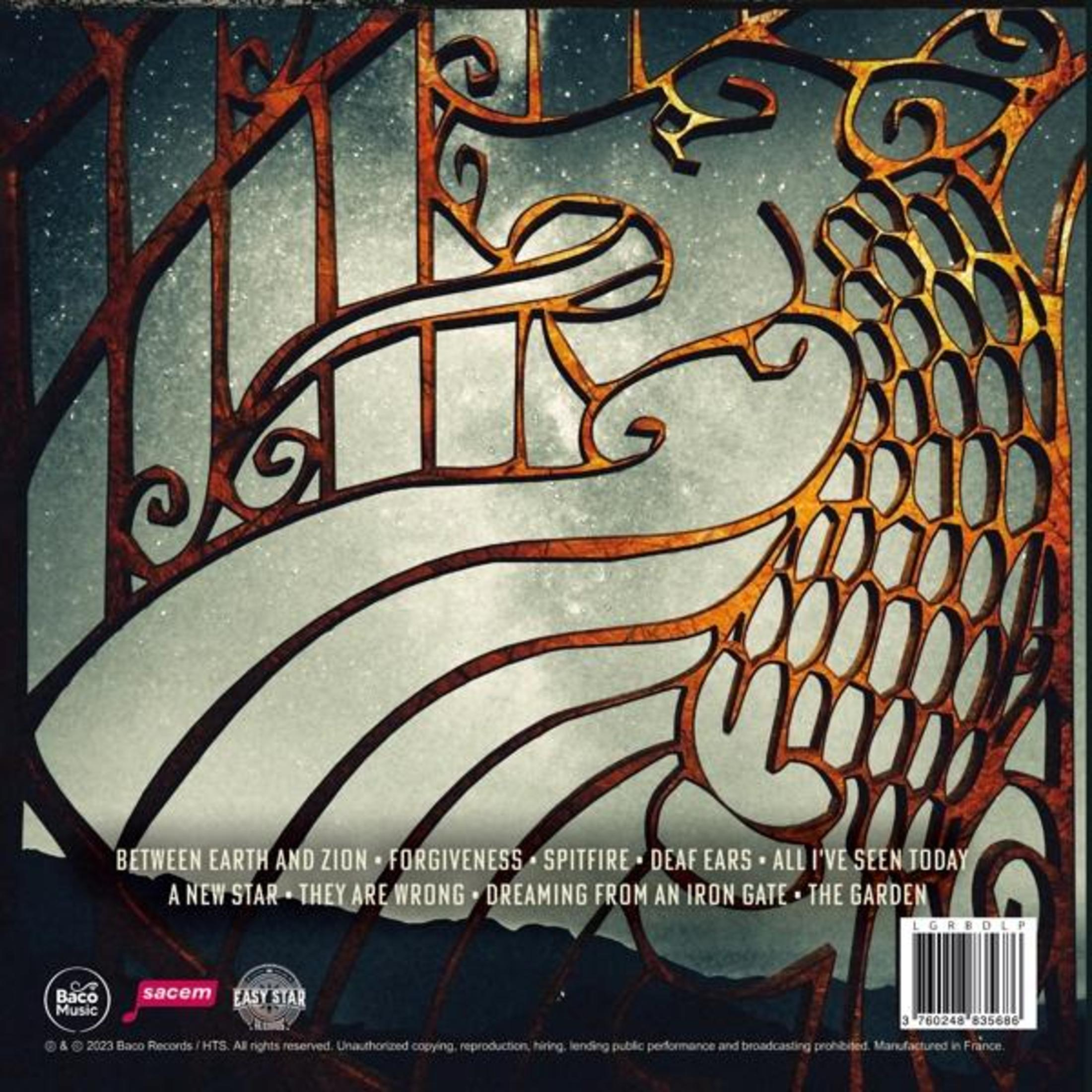 Albumcover mit kunstvollem Tor vor einem Sternenhimmel. Text enthält Songtitel und Informationen zum Label.