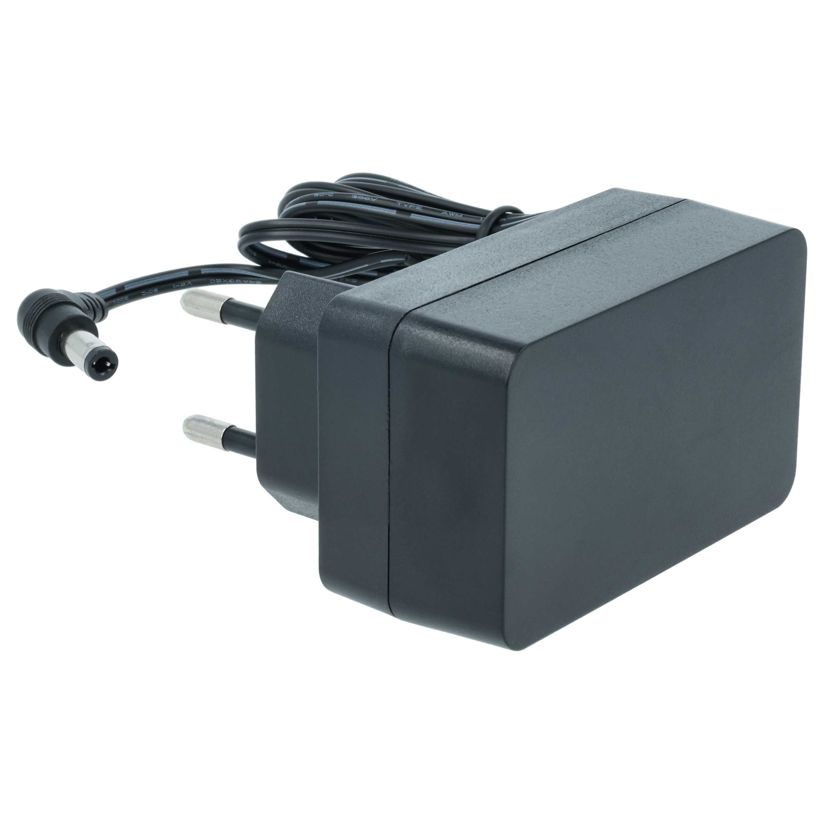 Ein schwarzes Netzteil mit Zweipolstecker und Gleichstromanschluss. Das Kabel ist schwarz, der Hintergrund ist weiß.