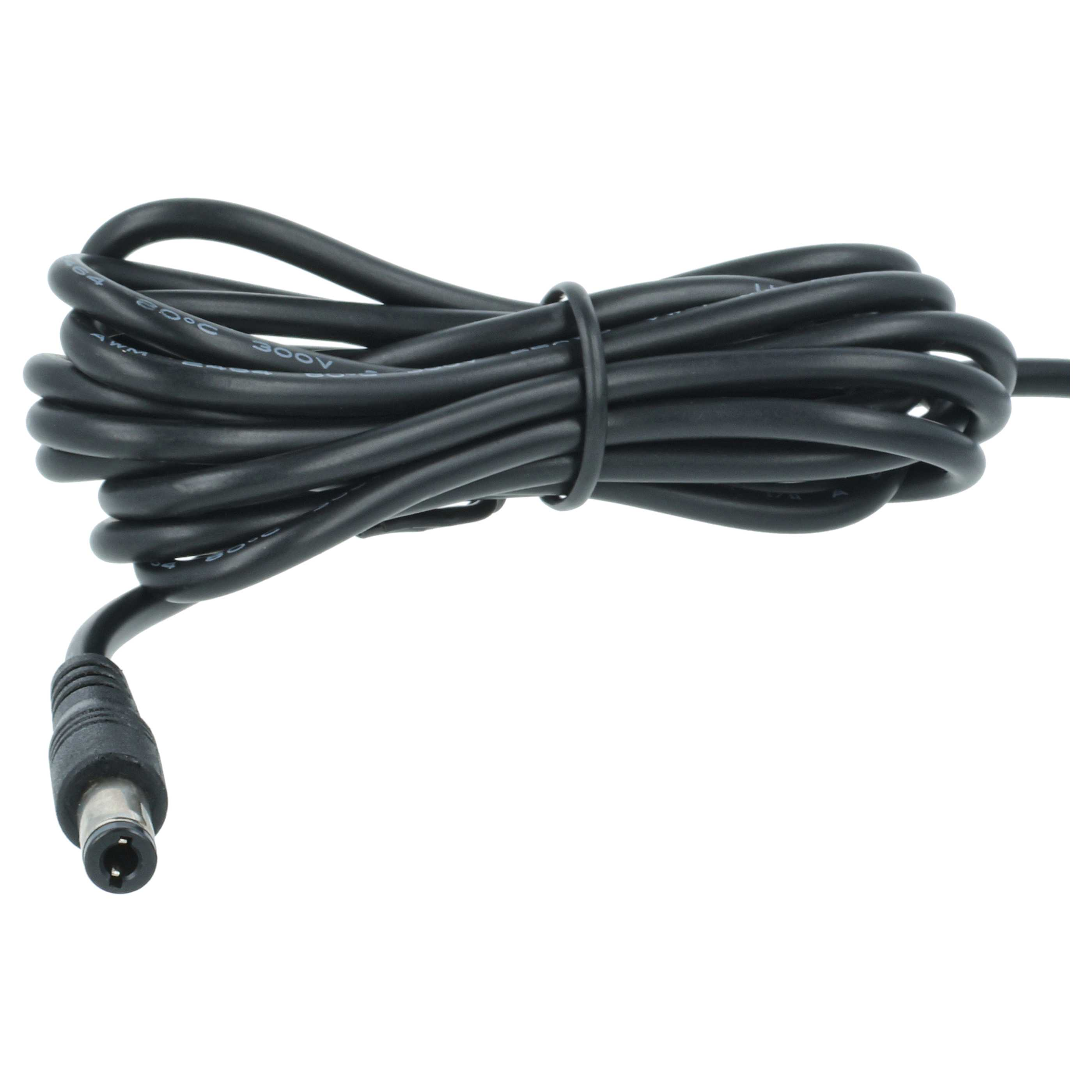 Ein schwarzes Netzkabel ist aufgerollt und gebunden. Das Ende hat einen Gleichstromanschluss. Weißer Hintergrund.