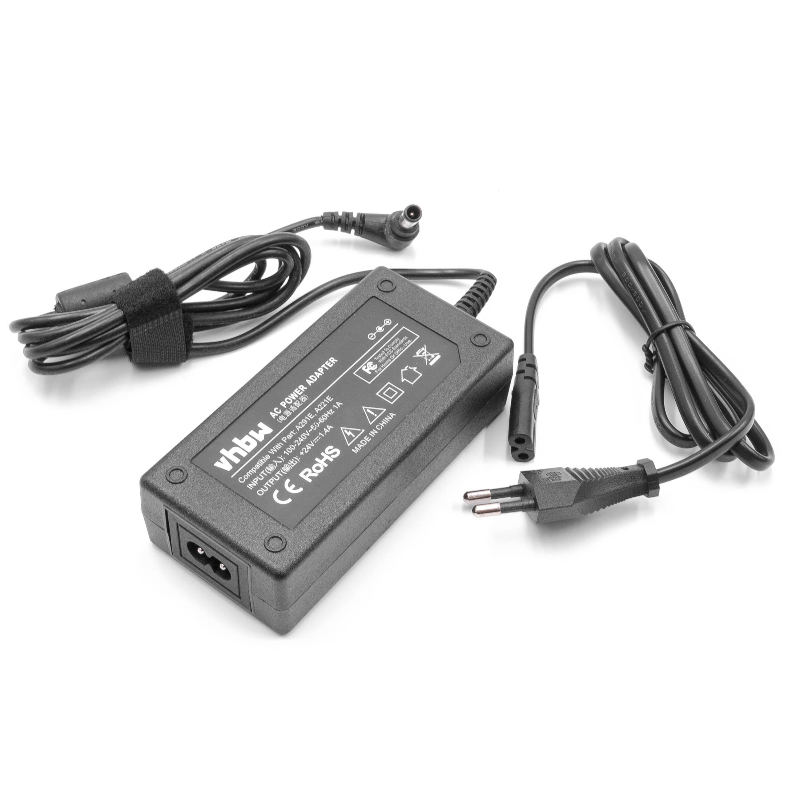 Schwarzes AC-Netzteil mit Kabeln und Stecker auf weißer Oberfläche. Der Adapter hat ein Etikett mit Spezifikationen und Zertifizierungen.