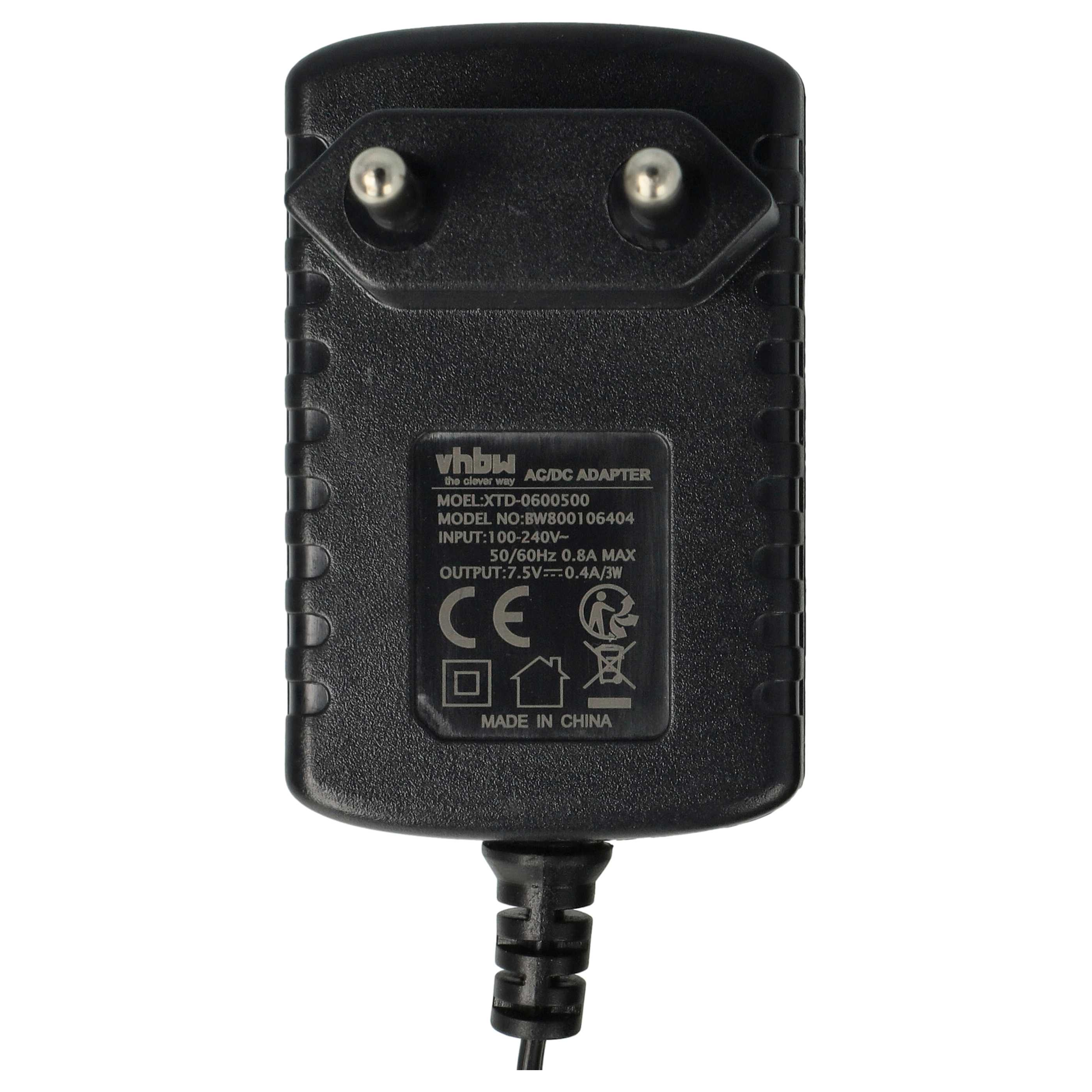 Ein schwarzer AC/DC-Adapter mit zwei Stiften. Auf der Oberfläche stehen Modell, Eingangs- und Ausgangsspezifikationen. Hergestellt in China.