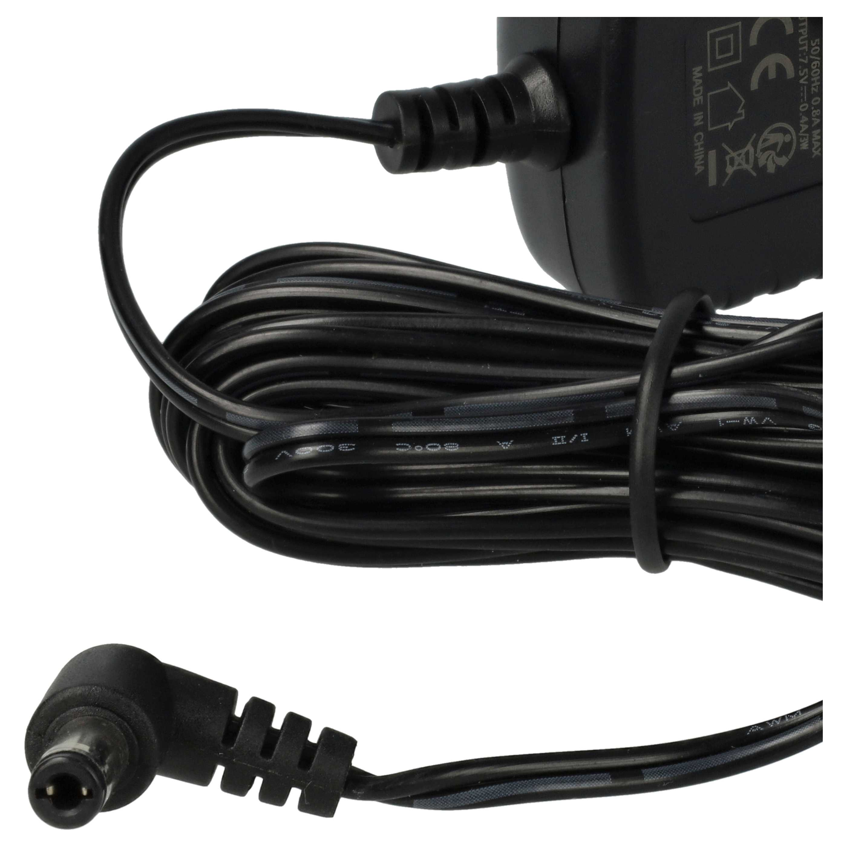 Ein schwarzes Netzteil mit gewickeltem Kabel und einem Stecker. Das Netzteil ist mit 'Made in China' beschriftet.