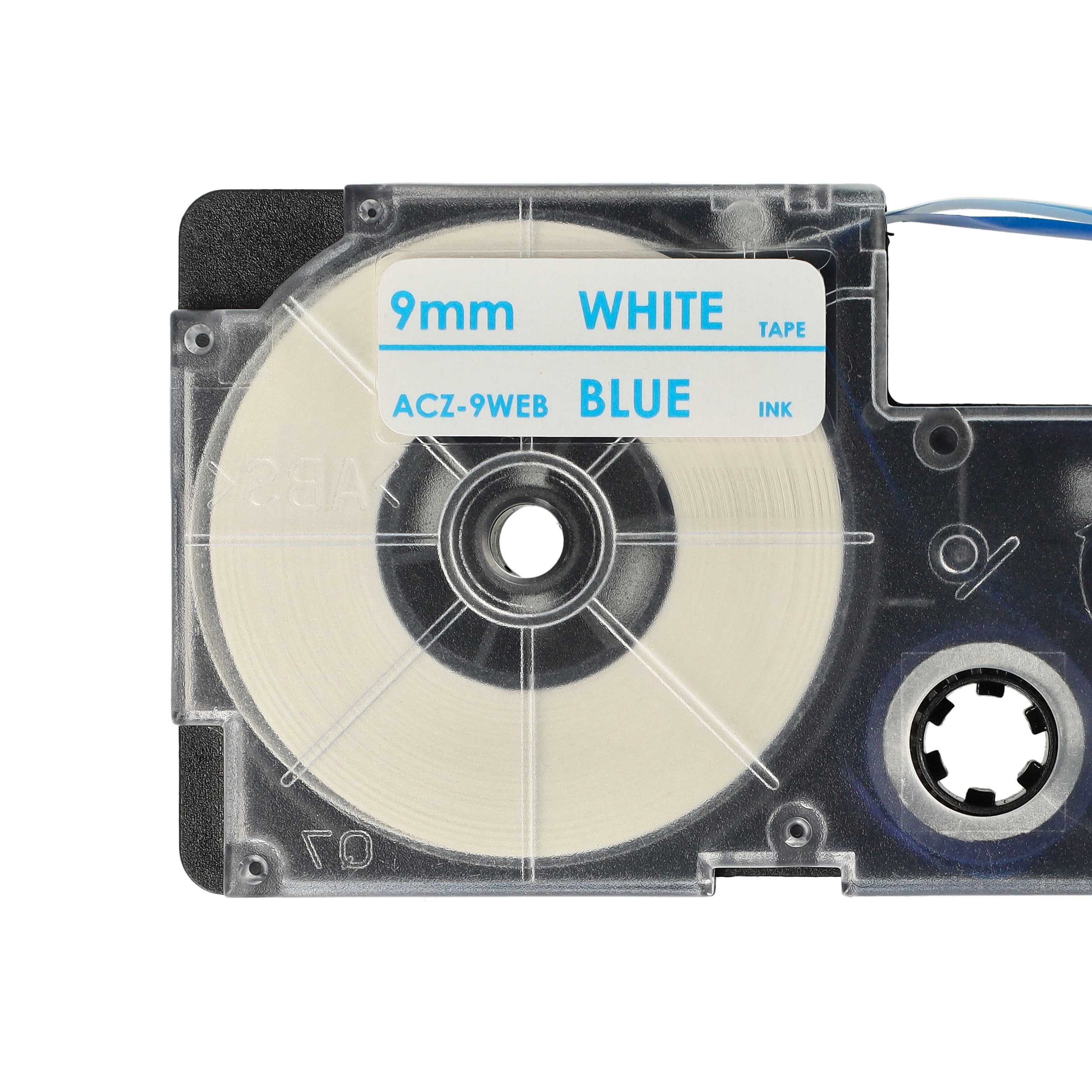 Eine Etikettendruckerpatrone. Sie hat ein weißes Band im Inneren. Auf dem Etikett steht '9mm WHITE TAPE BLUE INK'.