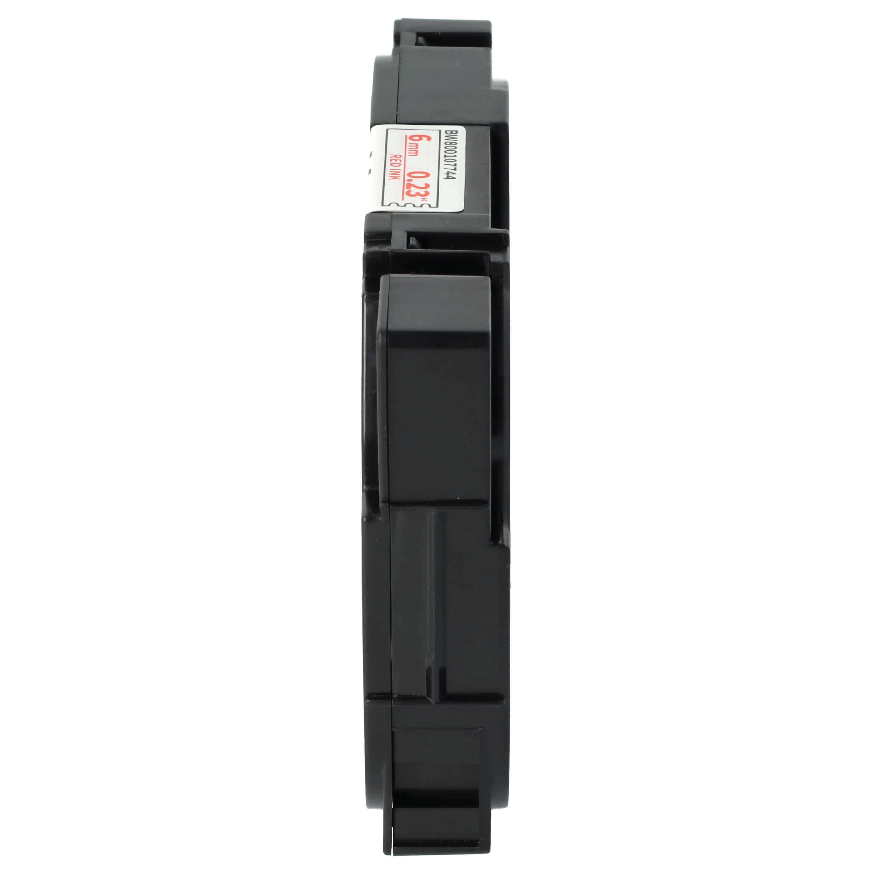 Eine schwarze elektrische Komponente wird vertikal angezeigt. Ein weißer Aufkleber mit rotem Text ist vorhanden.