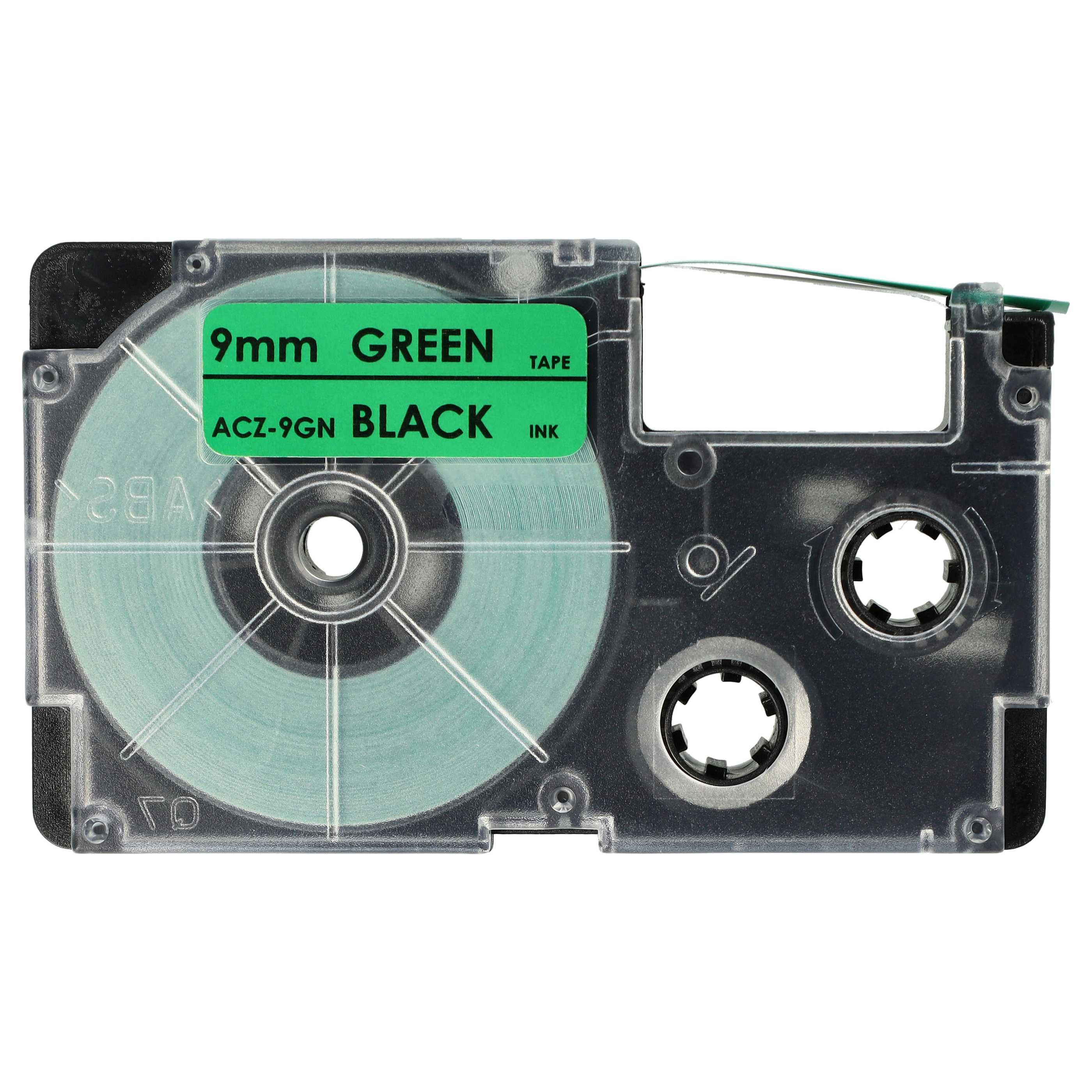 Eine 9-mm-Etikettenbandkassette mit grünem Band und schwarzer Tinte. Das Etikett zeigt den Text '9mm GREEN' und 'BLACK INK'.