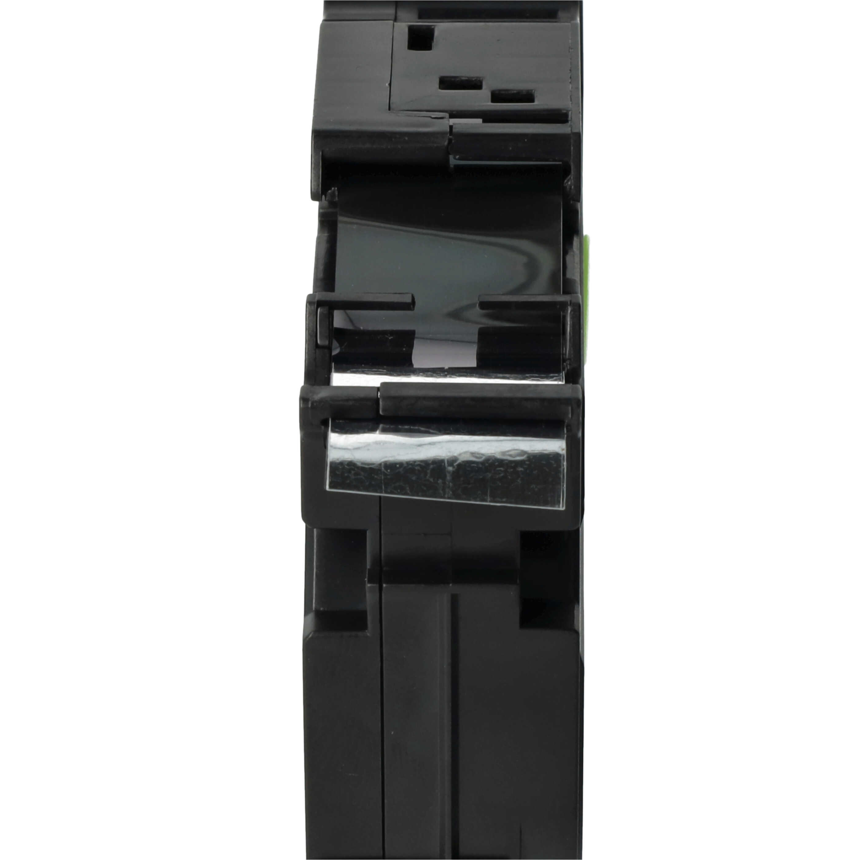Eine schwarze elektrische Komponente ist vertikal vor einem weißen Hintergrund ausgerichtet. Sie hat rechteckige Formen und reflektierendes Metall.